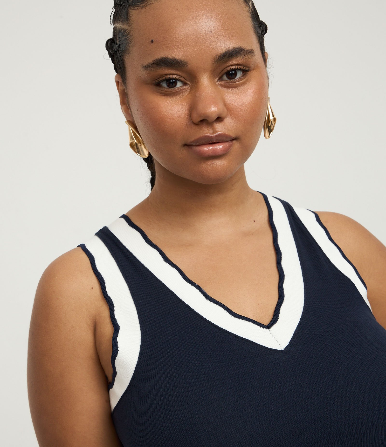 Blusa Regata em Ribana com Gola V em Retilínea Curve & Plus Size Azul 3