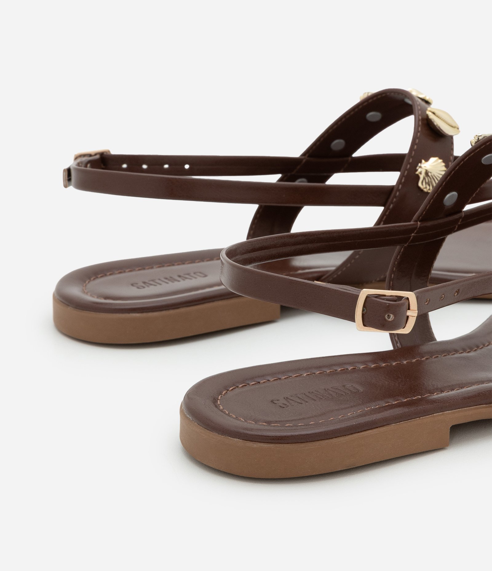 Sandália Rasteira com Tiras Finas e Pingentes de Fundo do Mar Marrom 3