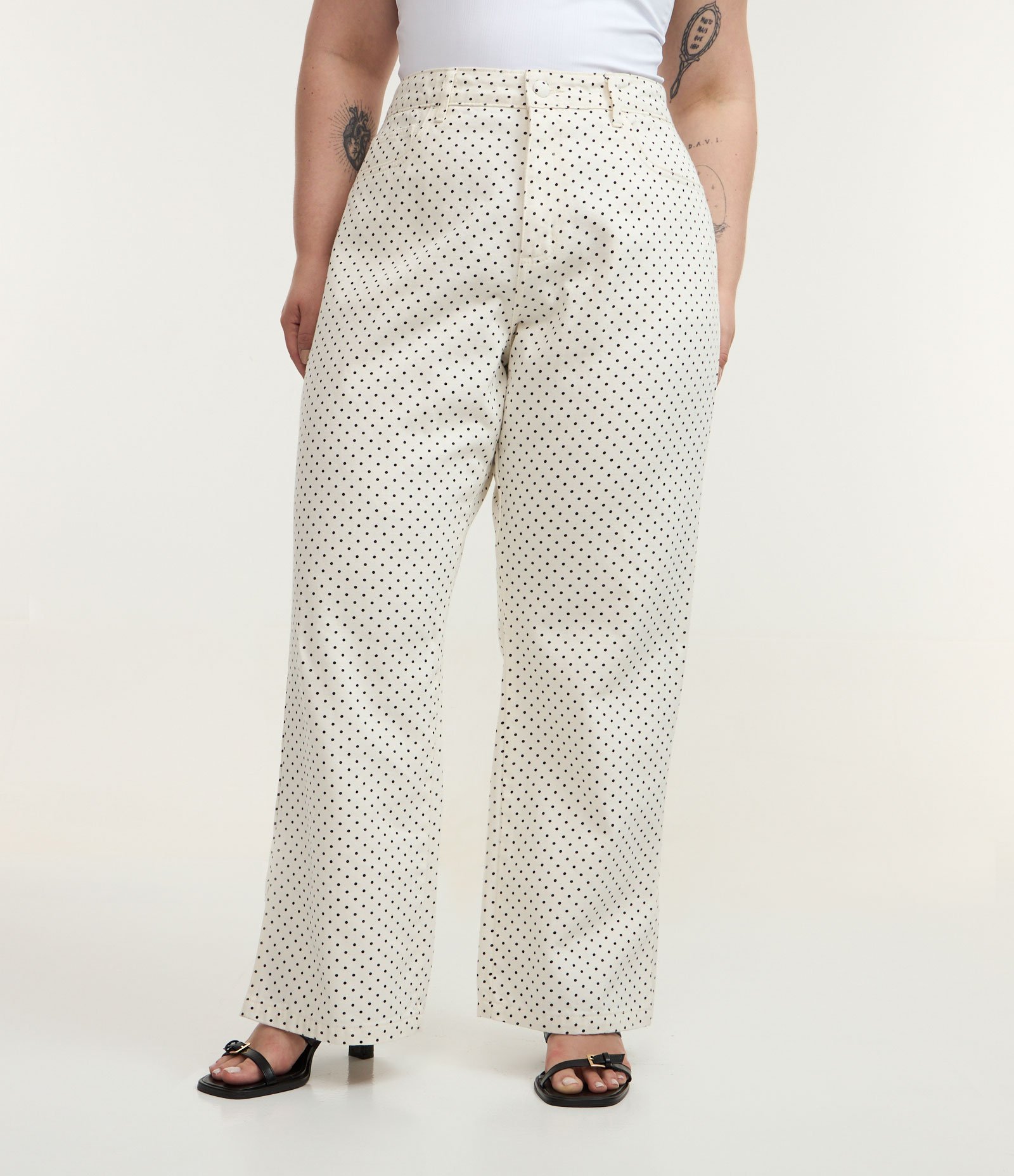 Calça Reta em Sarja Poá com Fenda na Barra Curve & Plus Size Branco 2