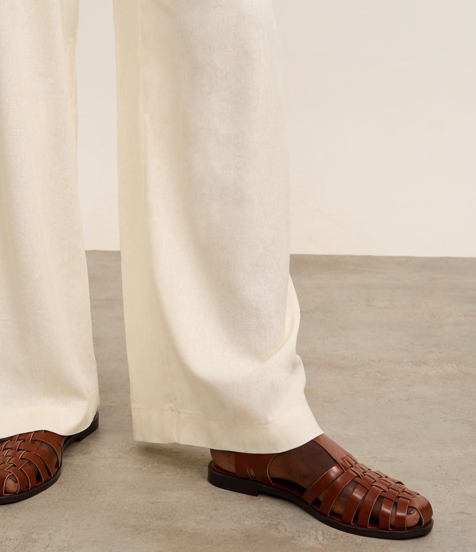 Sandália Rasteira Fisherman com Tiras Trançadas Marrom 2