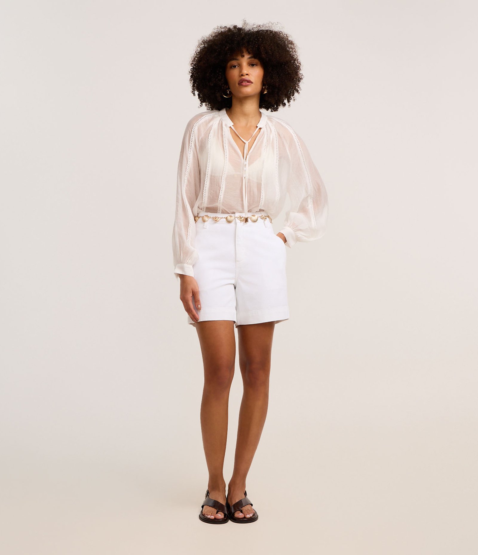 Short Mom Cintura Alta em Sarja com Bolsos Branco 1