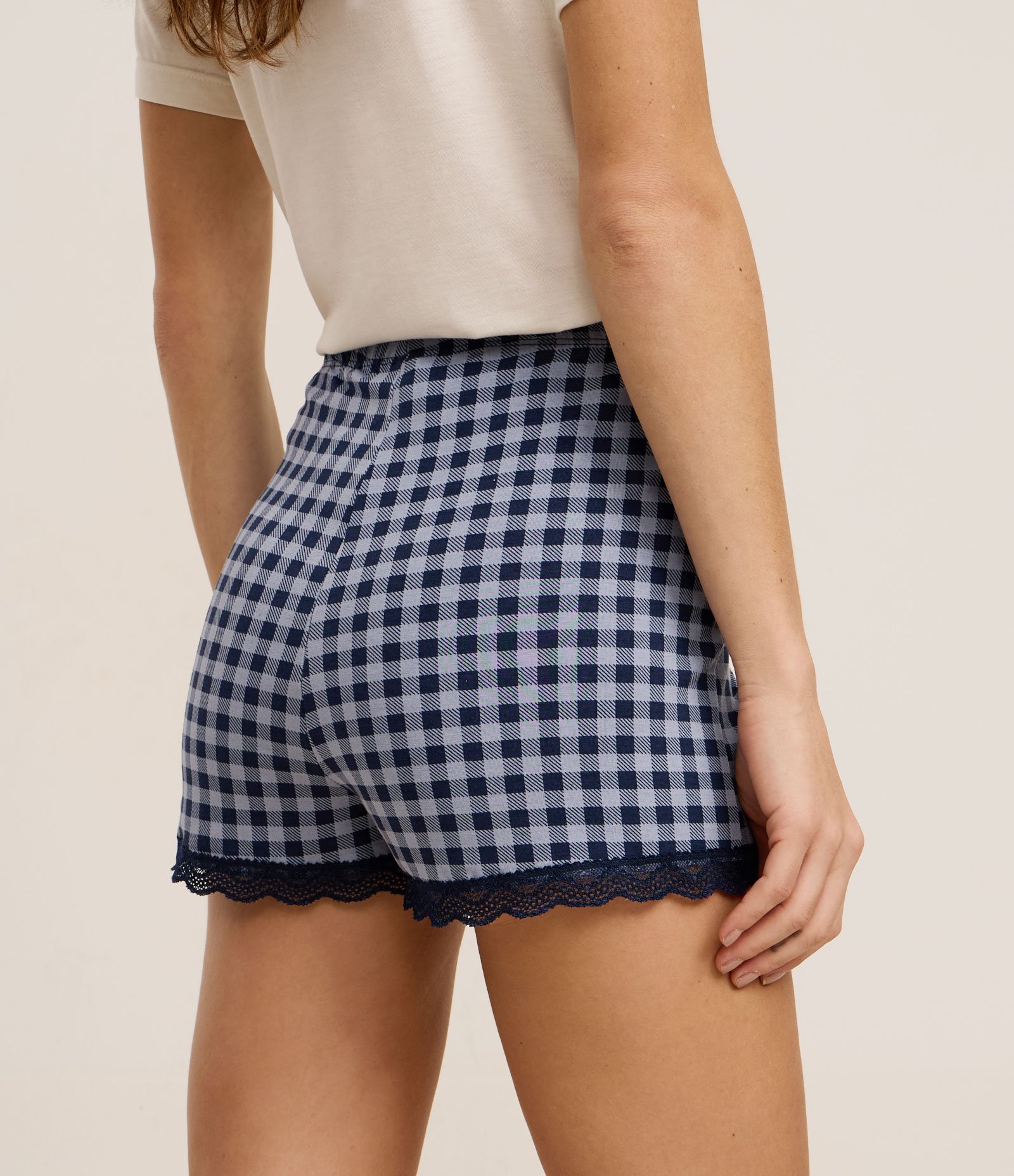 Short de Pijama em Viscose Xadrez com Rendinha na Barra Azul 4
