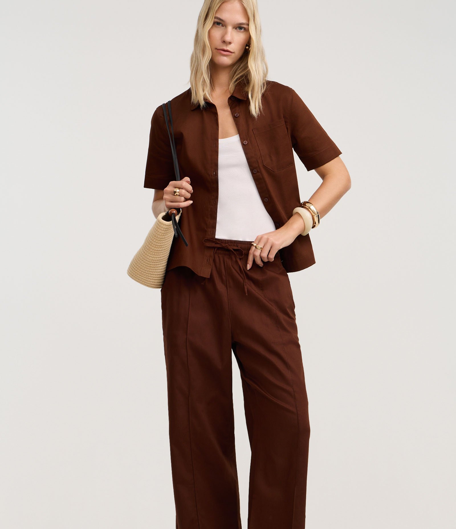 Calça Wide Leg em Sarja com Frisos Marrom 2