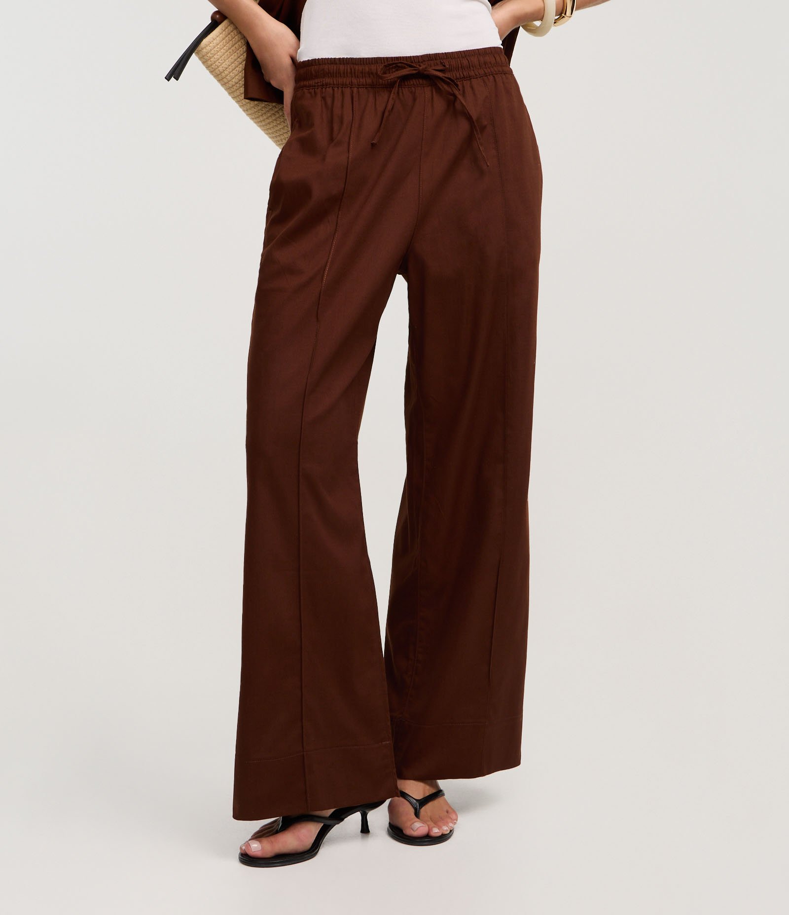 Calça Wide Leg em Sarja com Frisos Marrom 3
