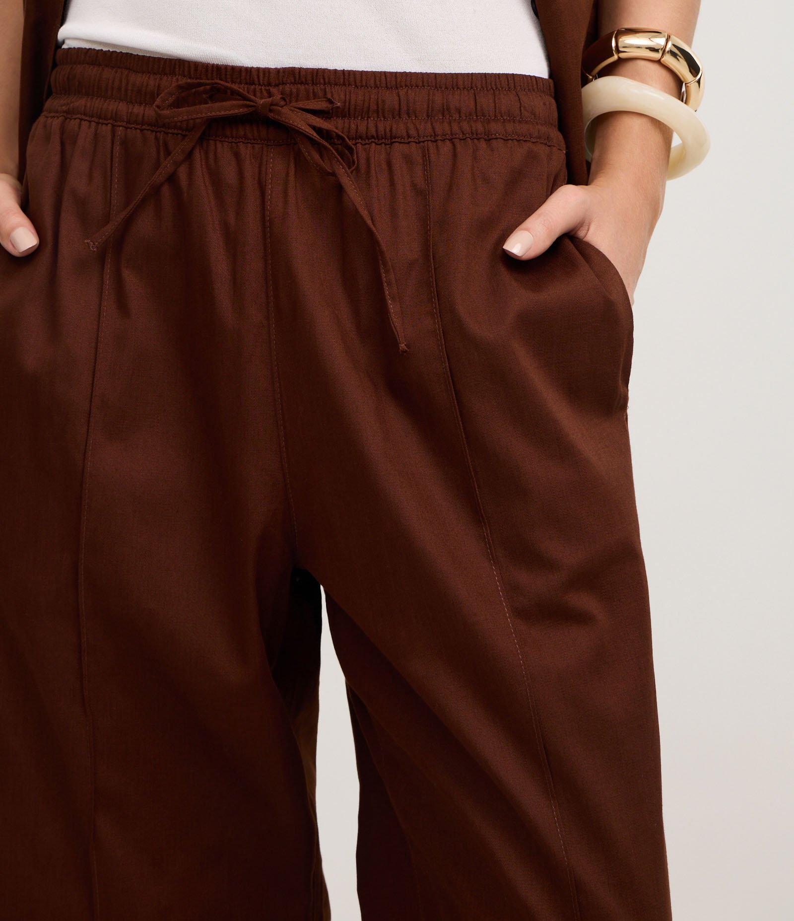 Calça Wide Leg em Sarja com Frisos Marrom 4