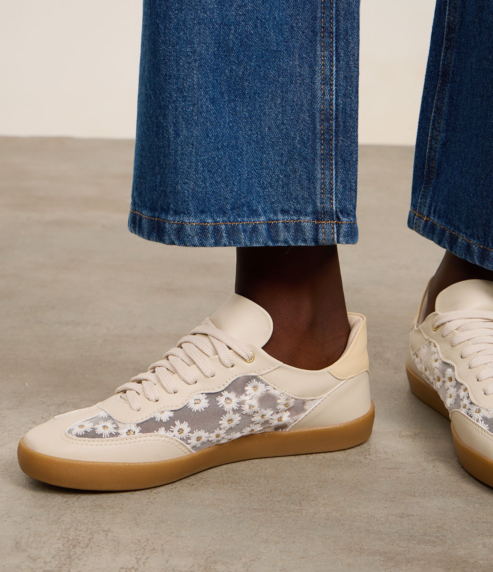 Tênis Chuteira com Tule e Bordado de Flores Bege 7