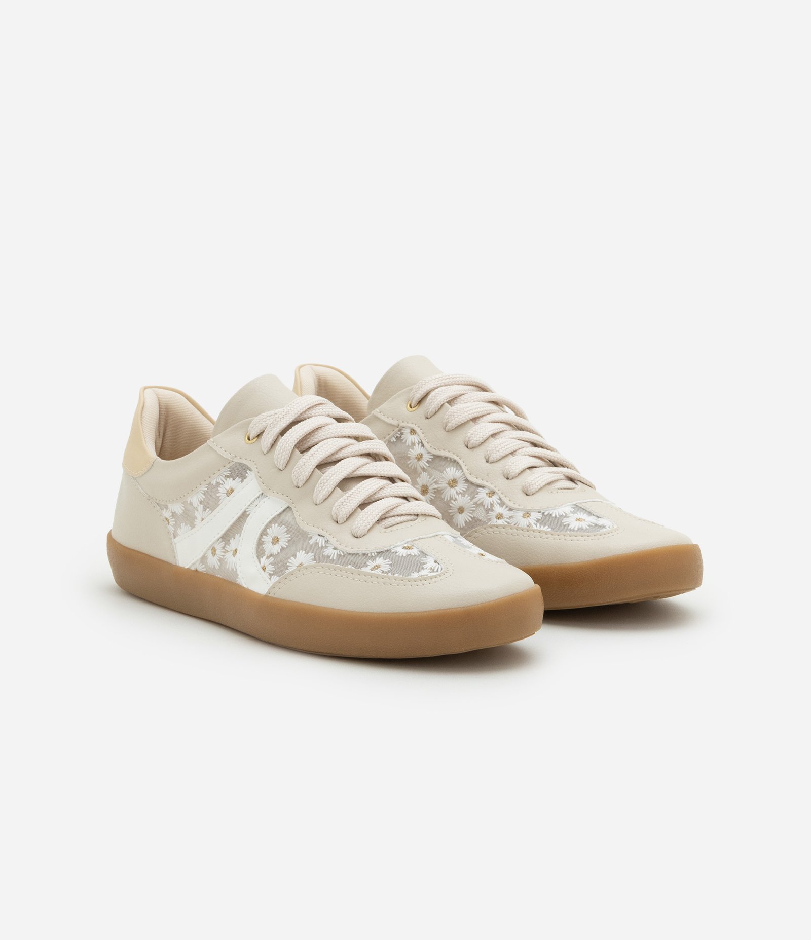 Tênis Chuteira com Tule e Bordado de Flores Bege 2