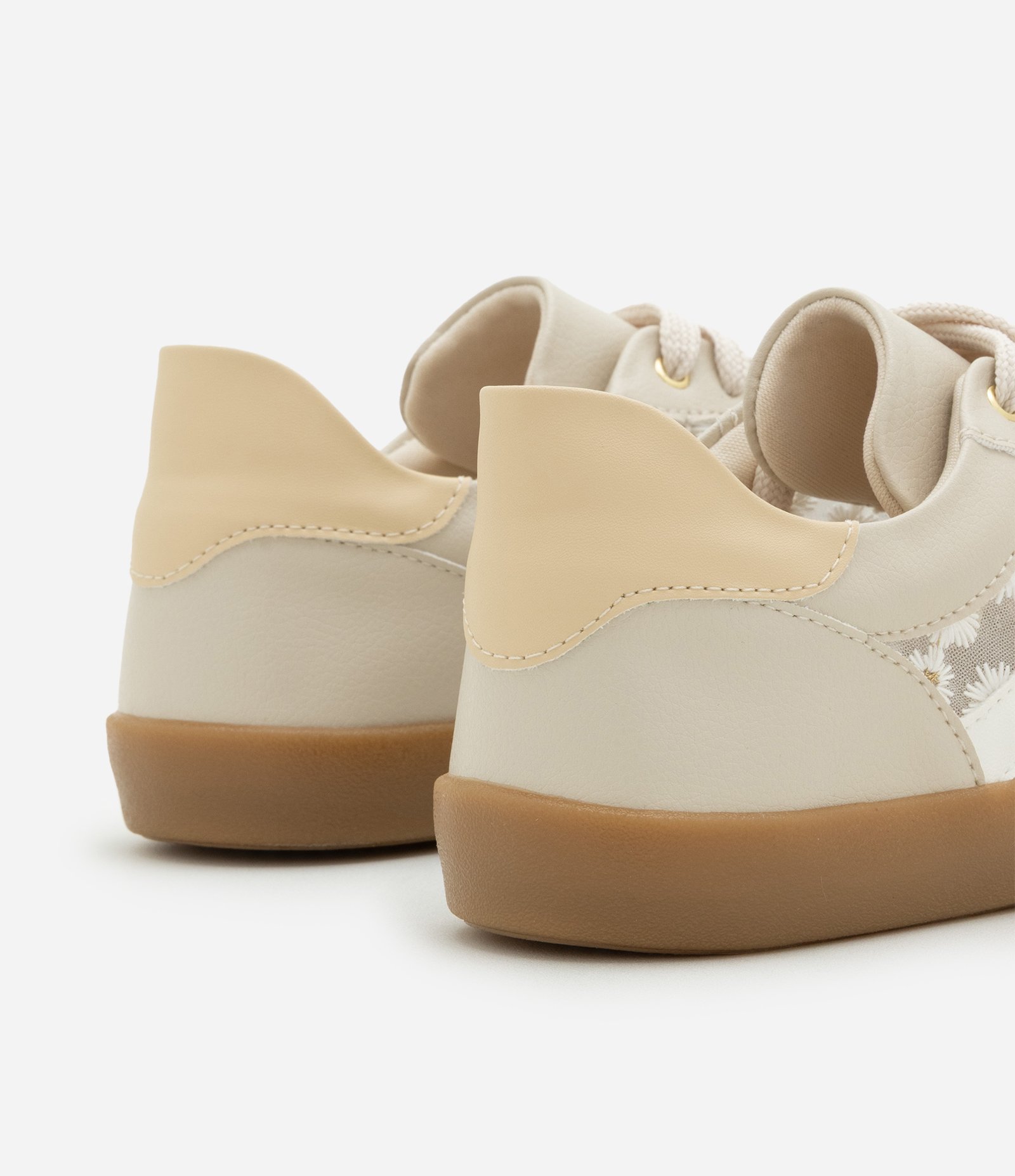 Tênis Chuteira com Tule e Bordado de Flores Bege 4