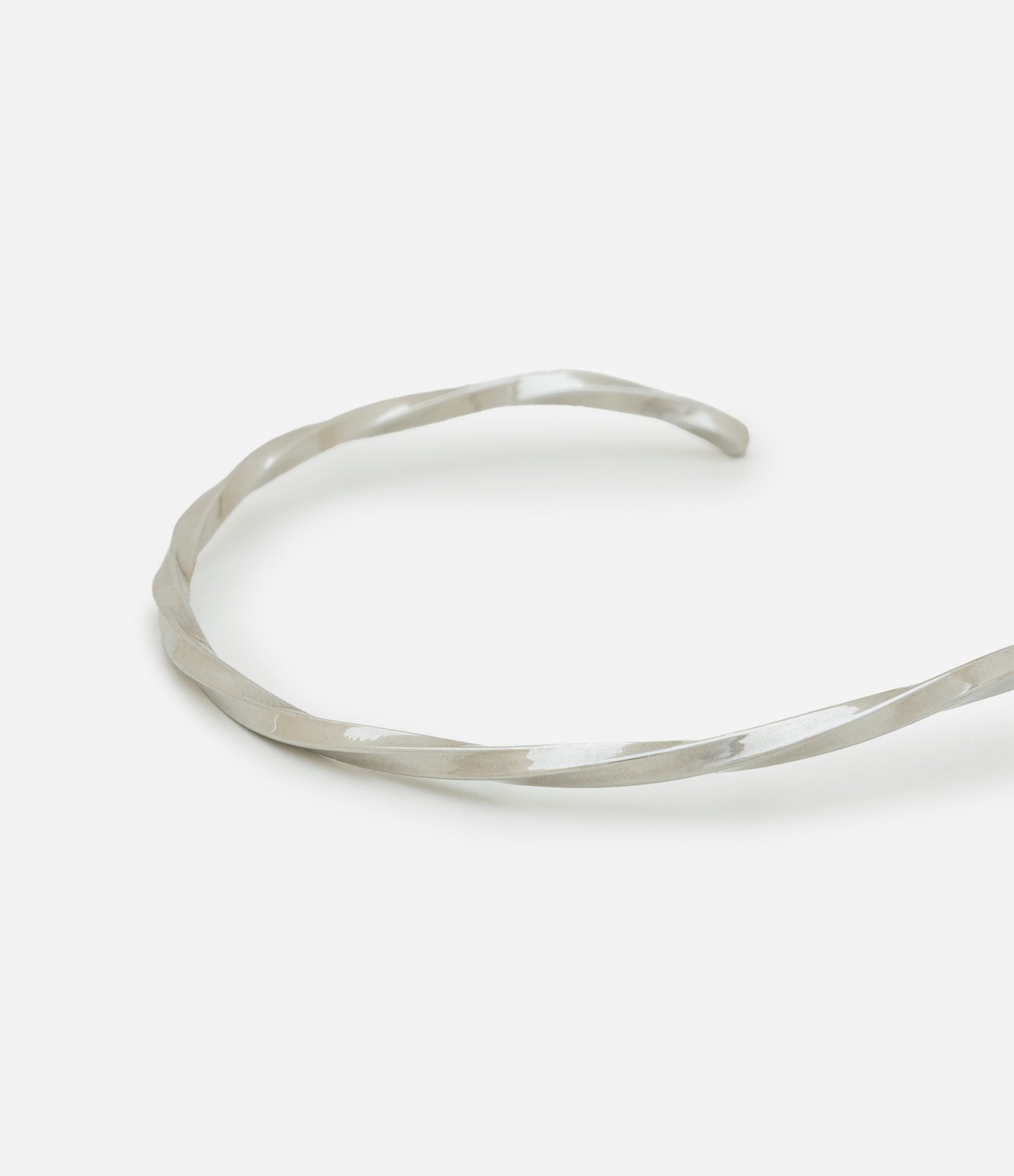 Gargantilha Rígida com Acabamento Torcido Prata 2