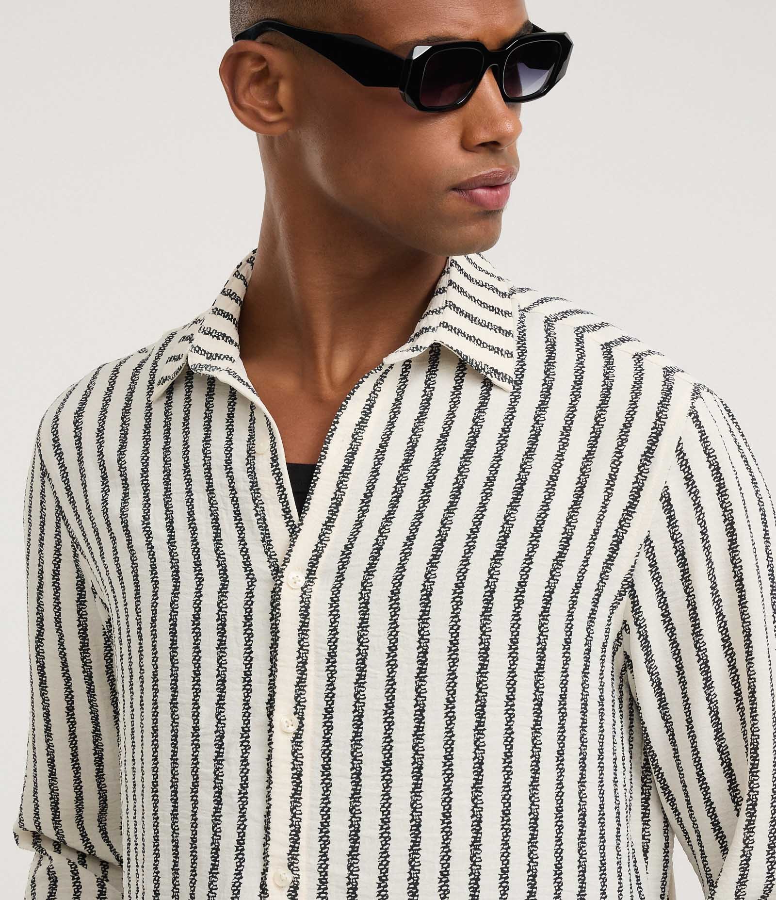 Camisa Comfort em Alfaiataria com Listras Verticais Branco 4