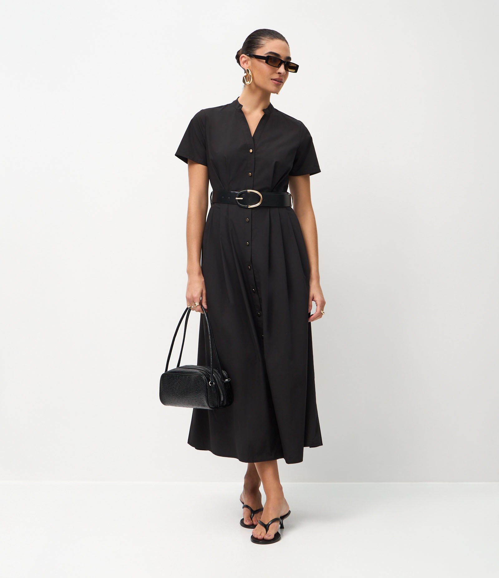 Vestido Midi Com Manga Curta e Cinto com Fivela Preto 1