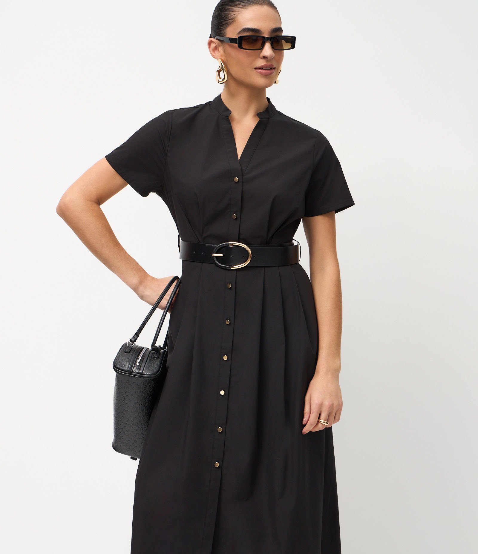 Vestido Midi Com Manga Curta e Cinto com Fivela Preto 2