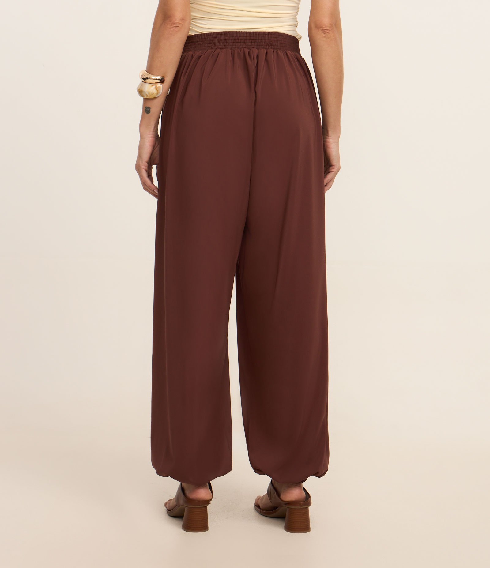 Calça Aladim em Crepe com Pregas e Cós Largo 4