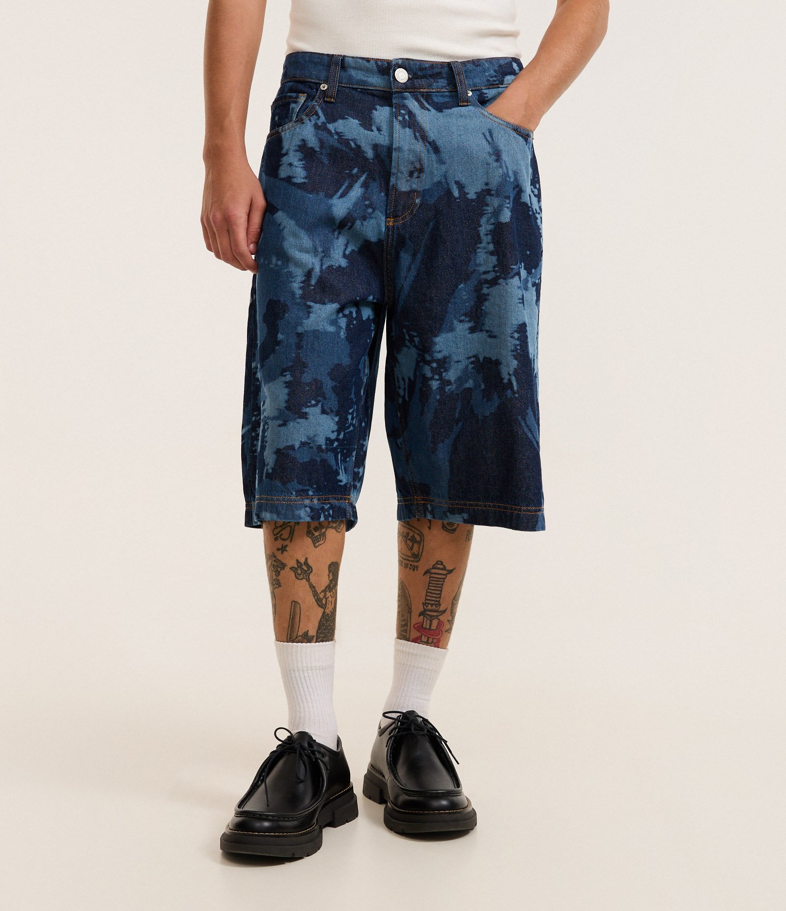 Bermuda Baggy Relaxed em Jeans com Estampa Manchada Azul 2