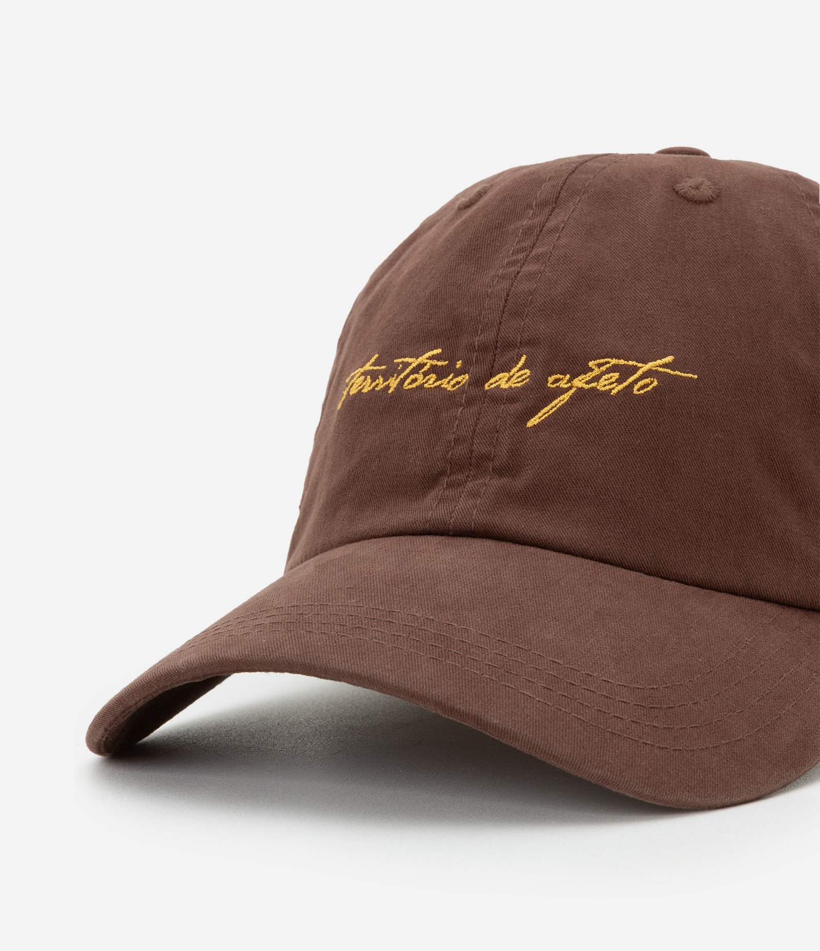 Boné Aba Curva em Sarja com Bordado Território de Afeto Marrom 8
