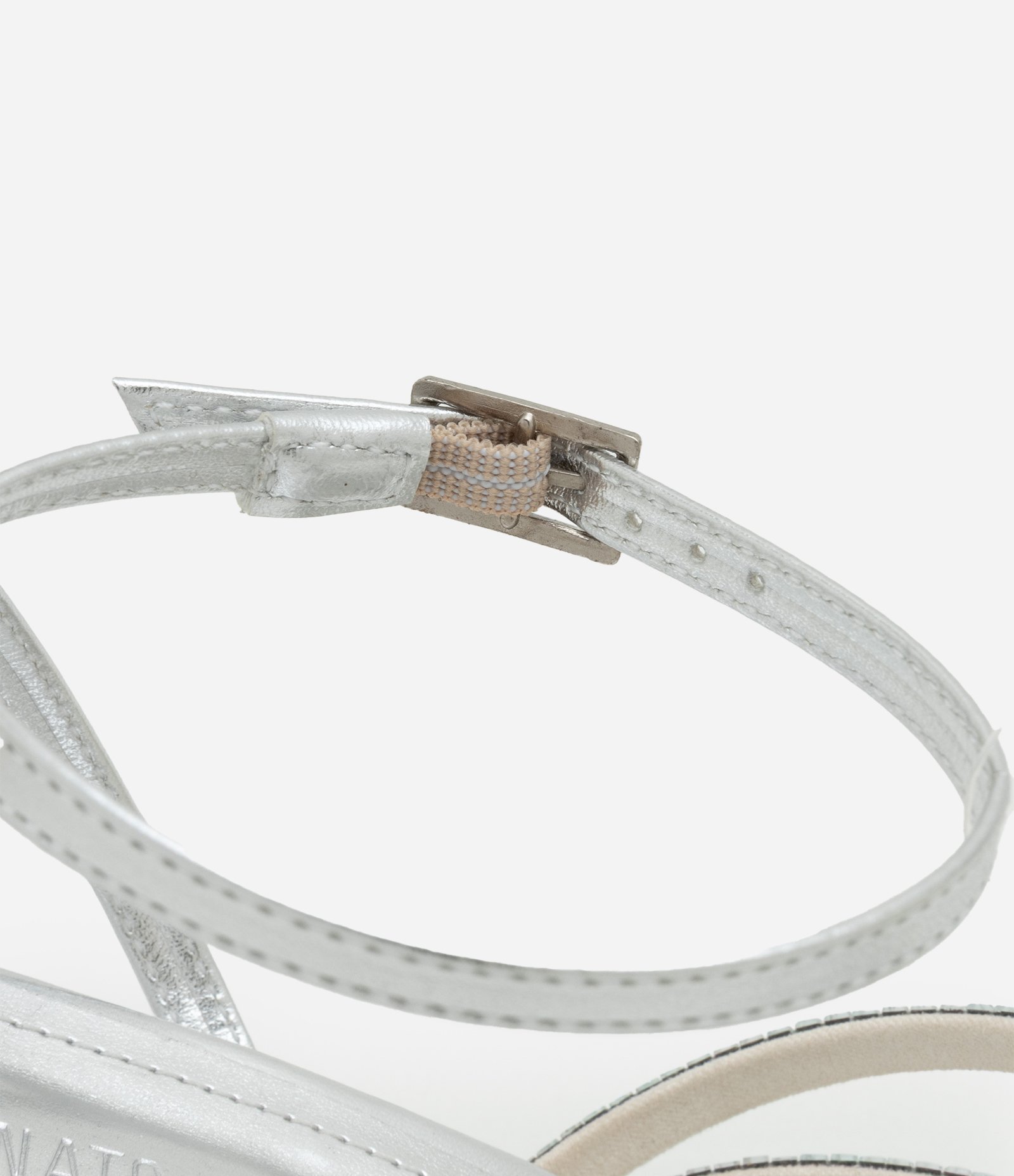 Sandália com Bico Fino e Tiras com Plaquinhas Espelhadas Prata 3