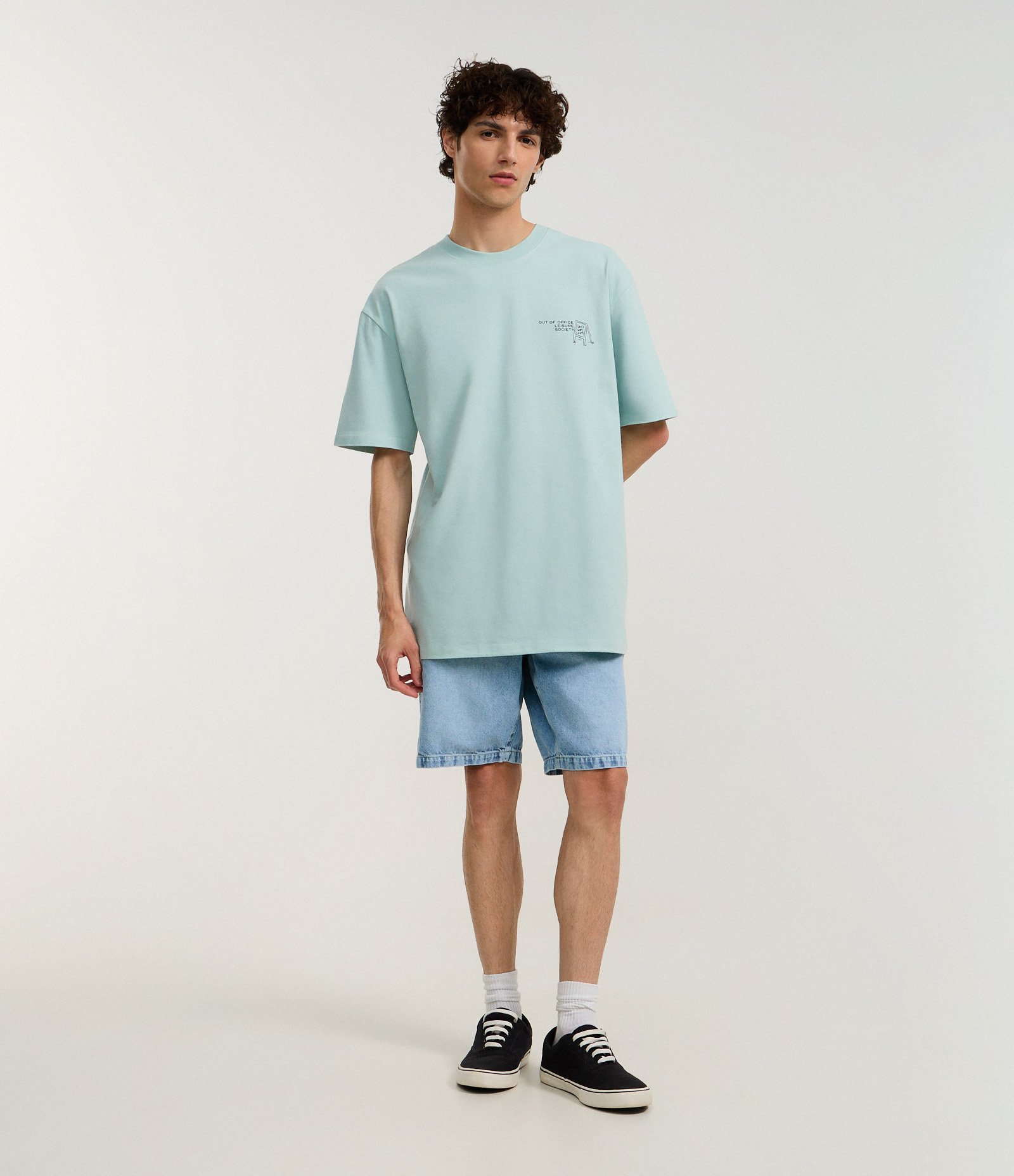 Camiseta Relaxed em Algodão com Estampa de Praia e Lettering Out Od Office Verde 2