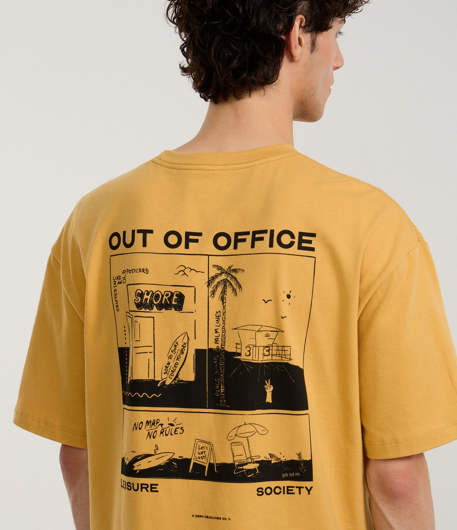 Camiseta Relaxed em Algodão com Estampa de Praia e Lettering Out Od Office Marrom 3
