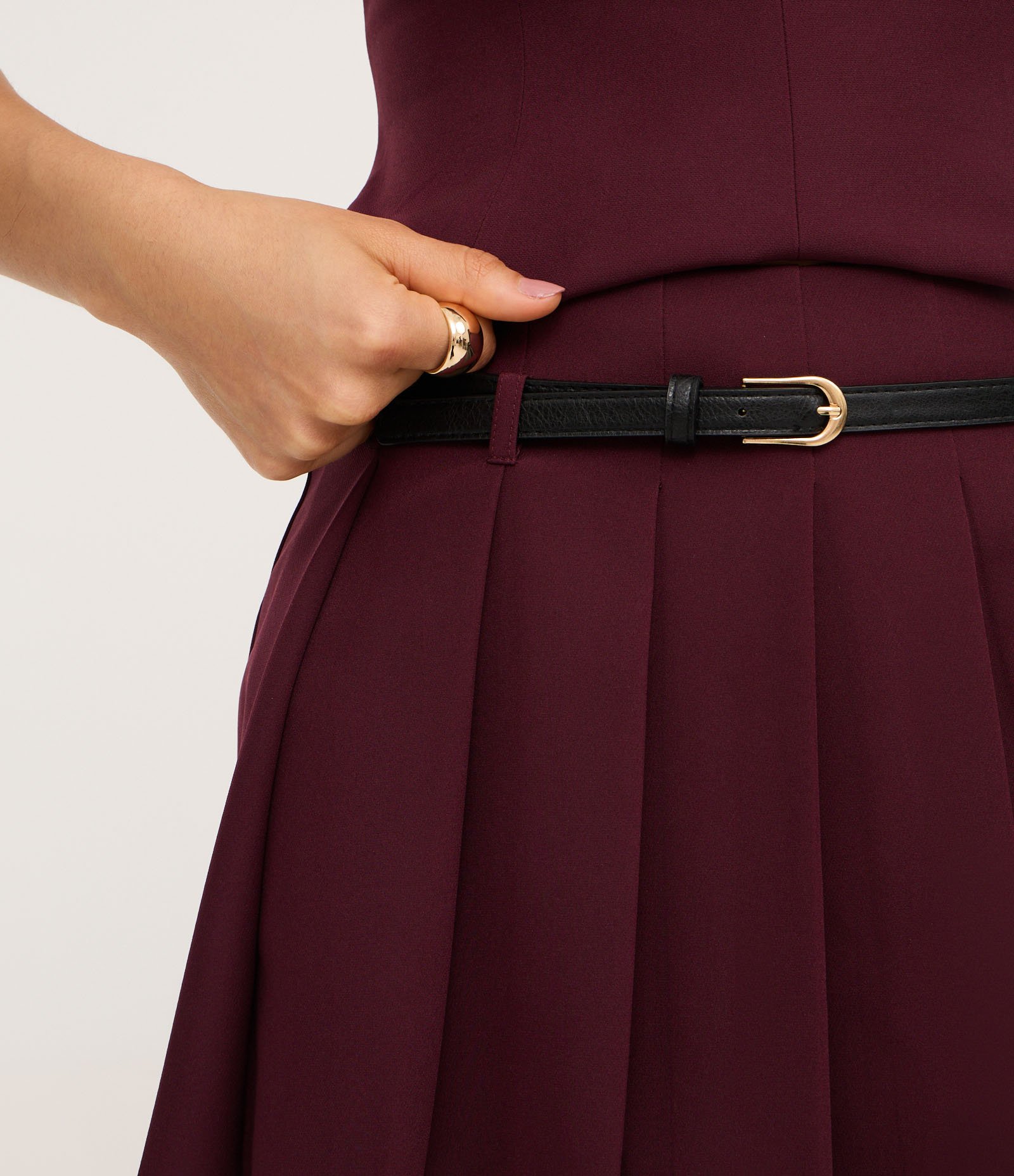 Short Saia Alfaiatado com Cinto de PU e Textura Plissada Vinho 4