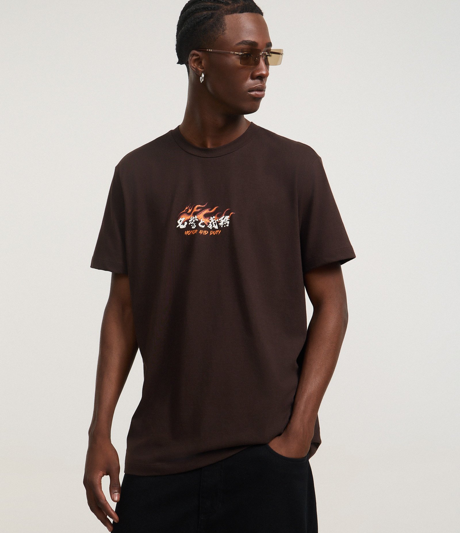 Camiseta em Algodão com Estampa Frente e Costas Honor and Duty Marrom 3