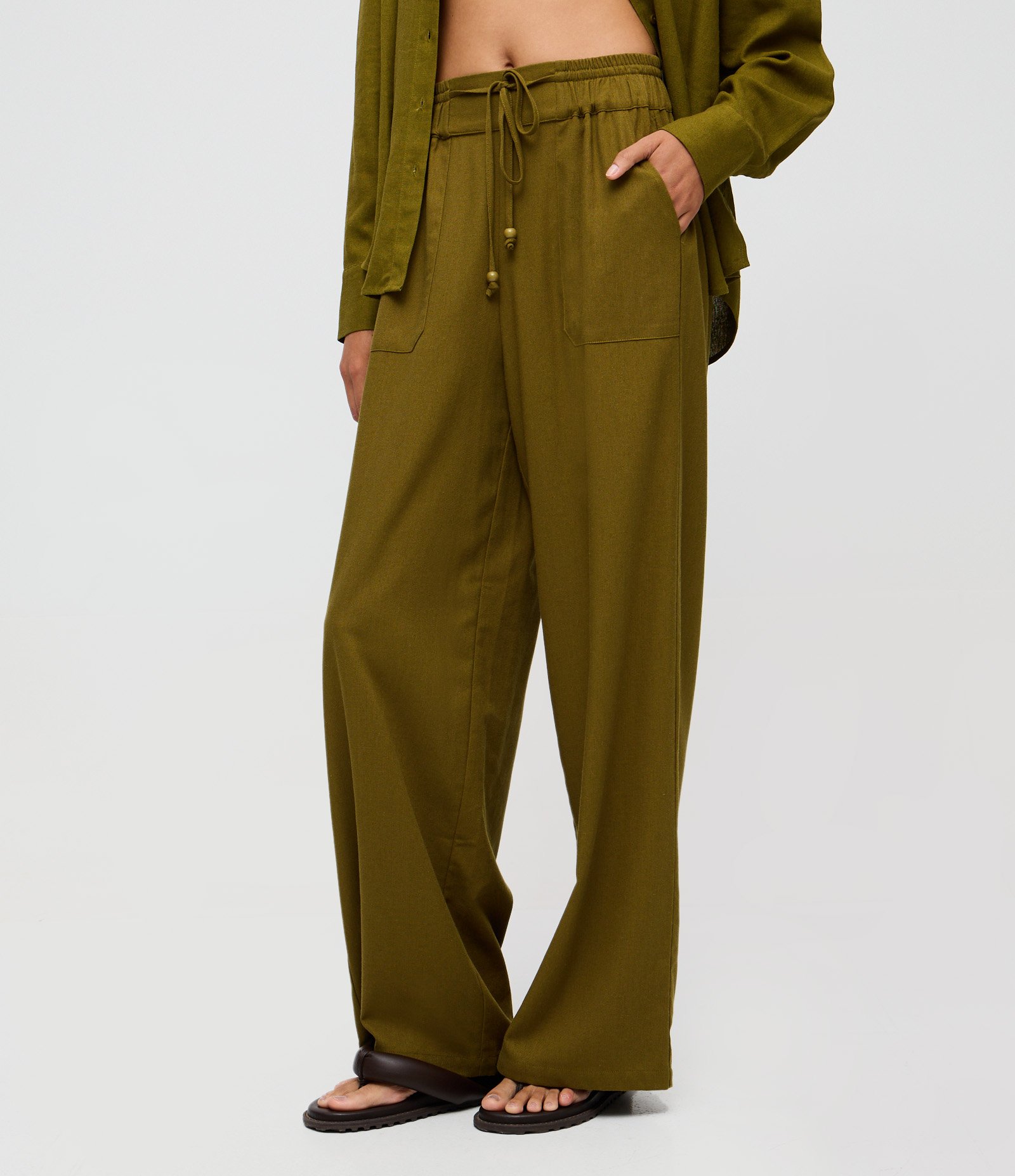 Calça Wide Leg em Viscolinho com Amarração Verde Militar 2