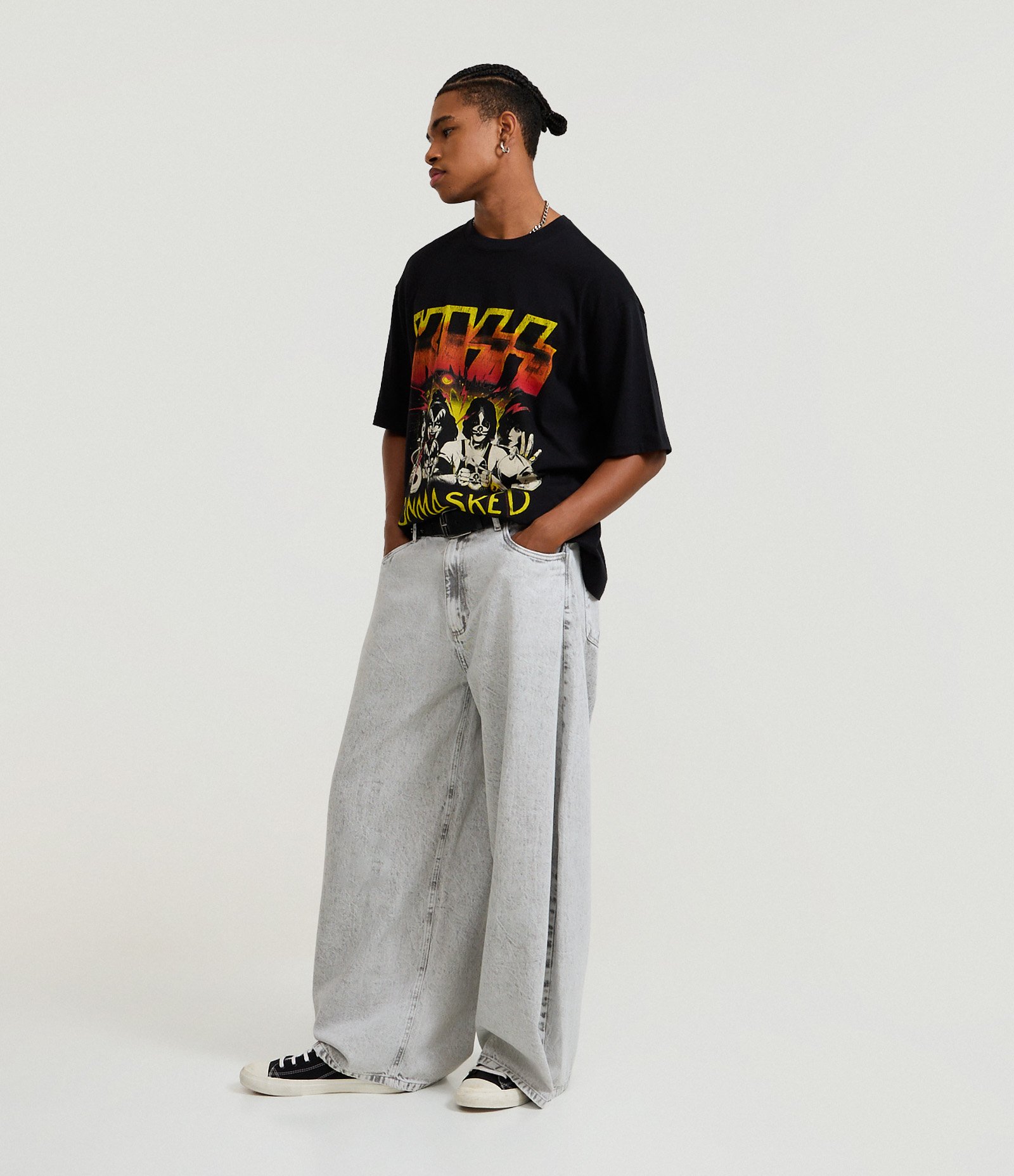 Camiseta Boxy em Algodão com Estampa Kiss Preto 2