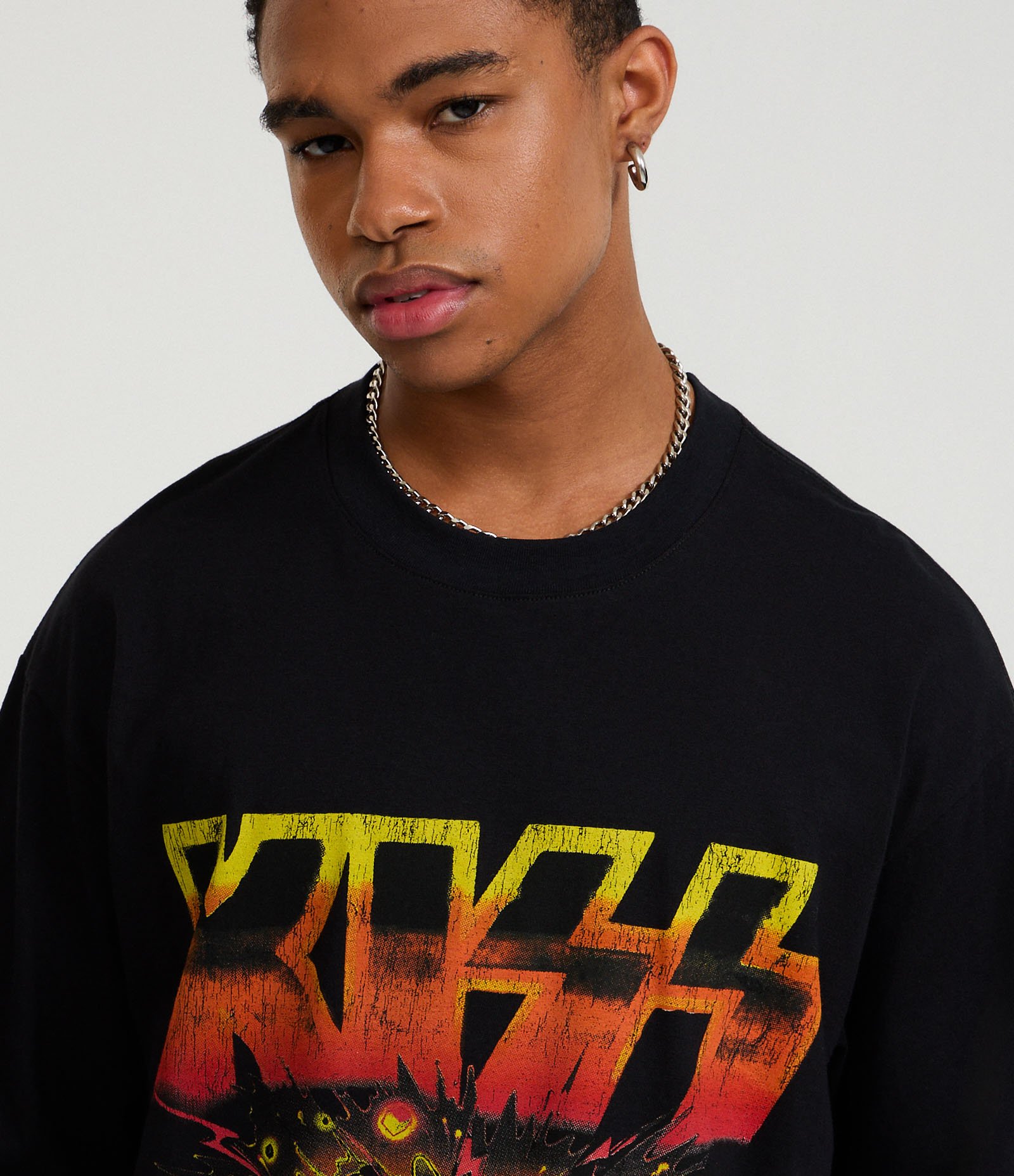 Camiseta Boxy em Algodão com Estampa Kiss Preto 4