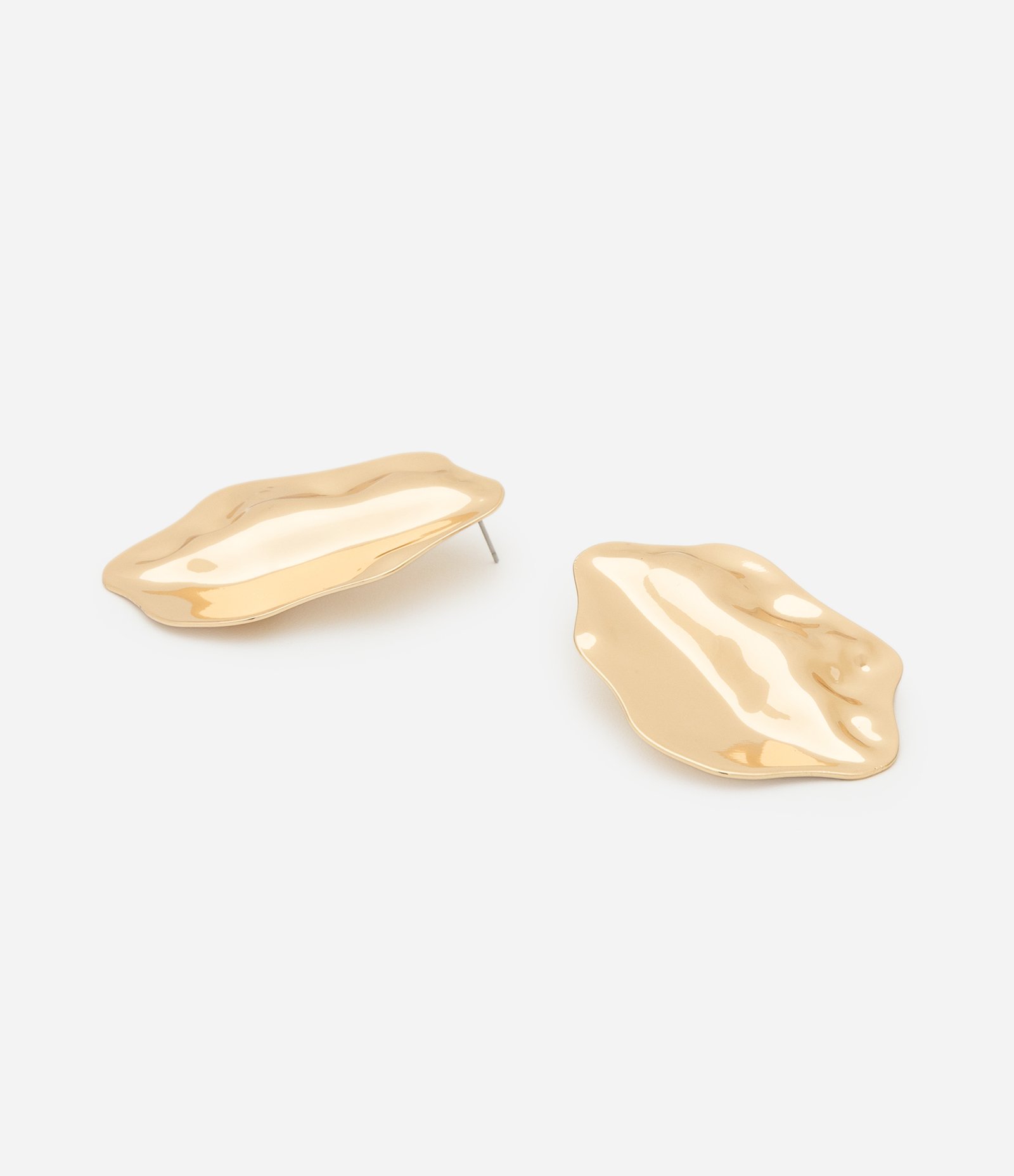 Brinco Botão em Metal Liso com Formato Orgânico Dourado 2