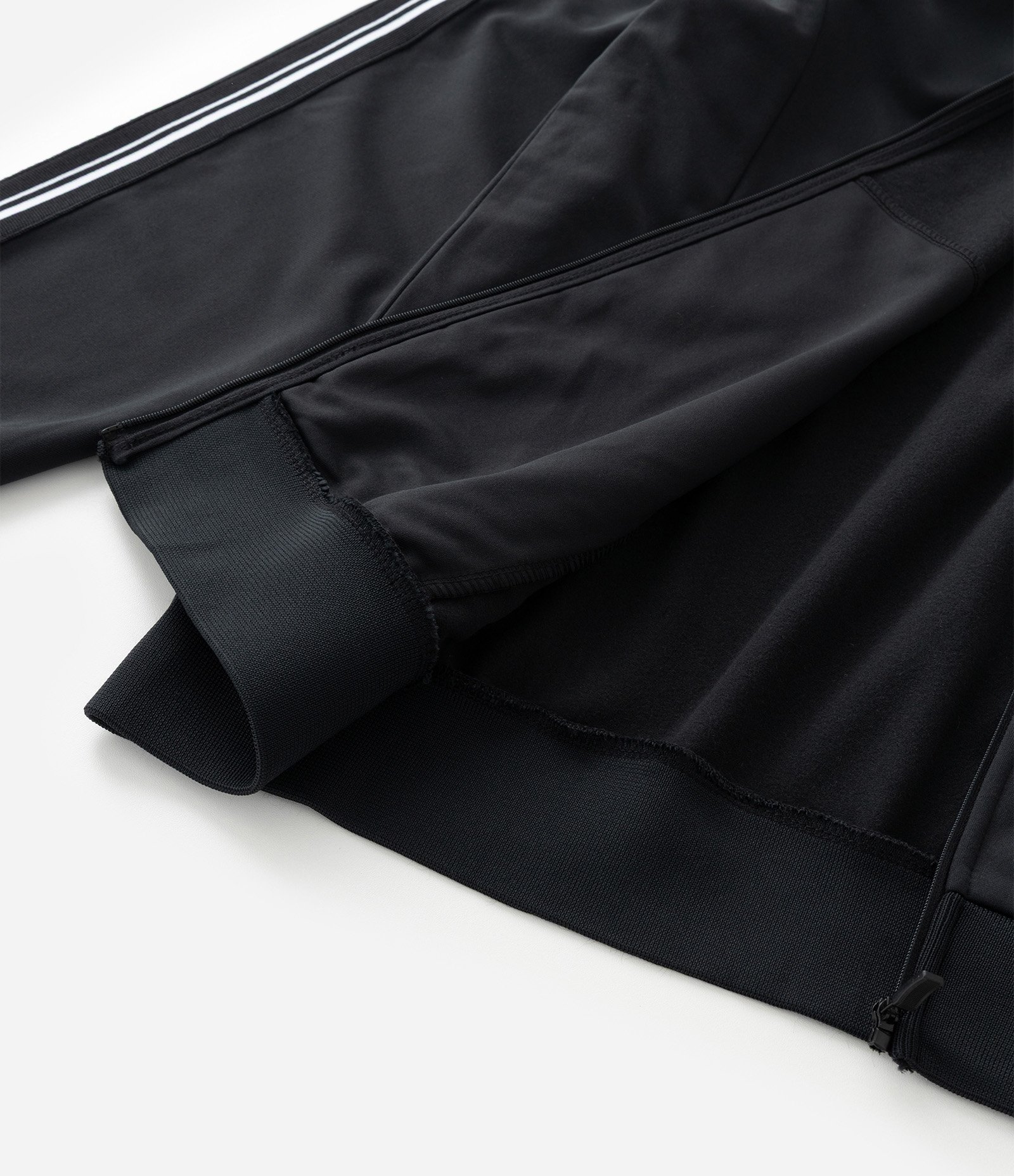 Casaco em Helanca Esportivo com Listras nos Ombros Preto 10