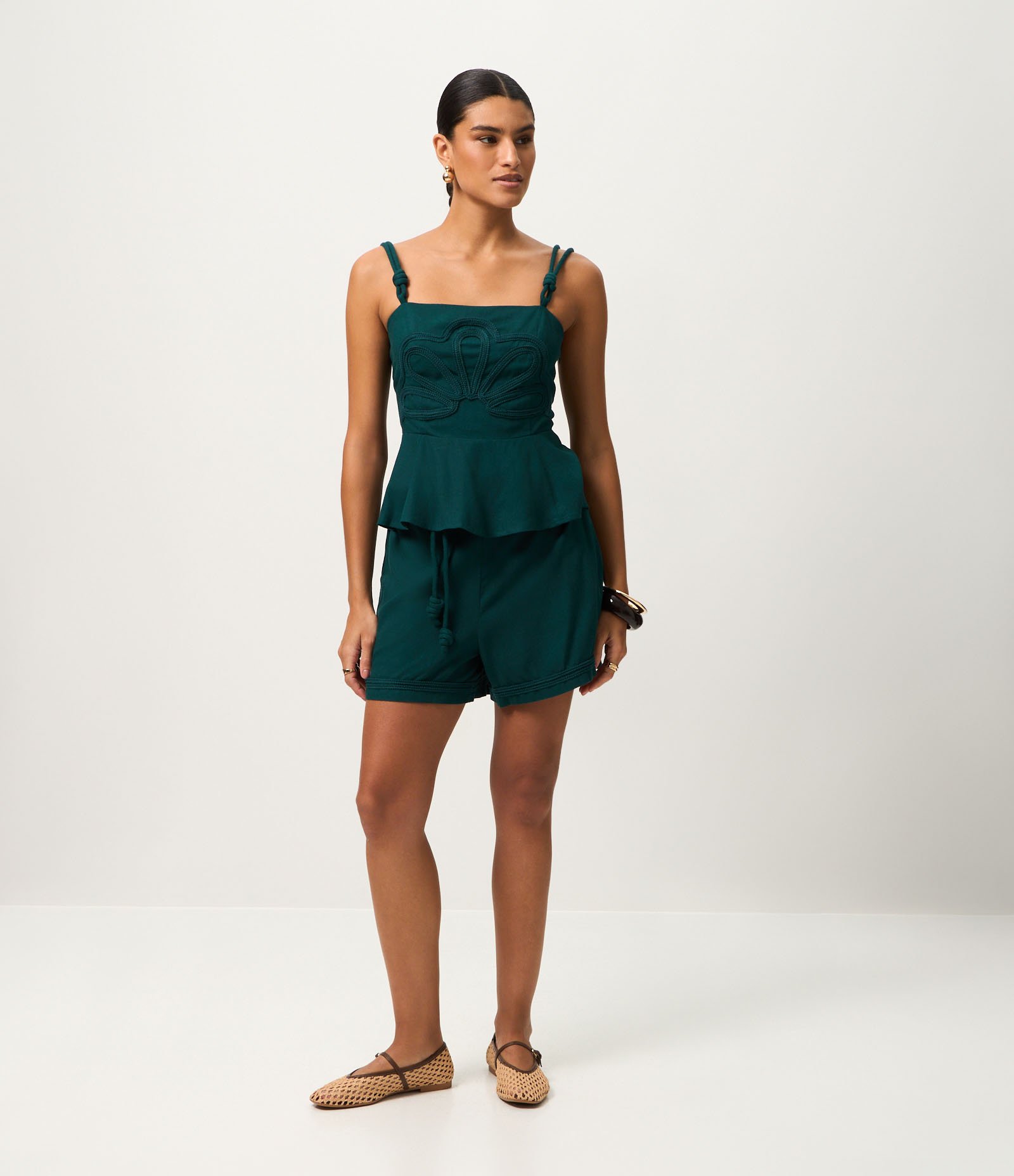 Blusa em Viscolinho com Alça Dupla e Barra Peplum Verde 2