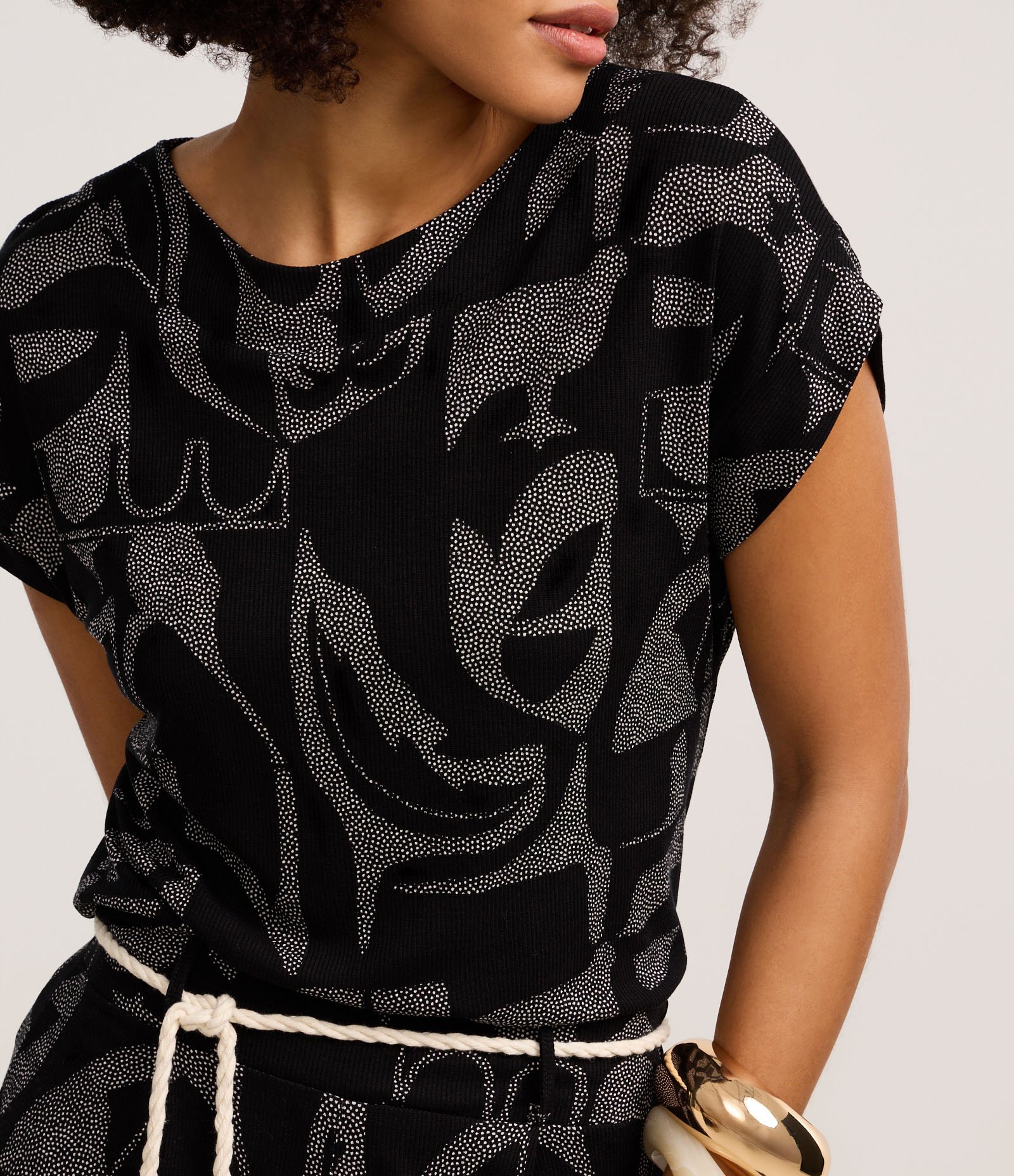 Blusa em Ribana com Estampa Abstrata Preto 4
