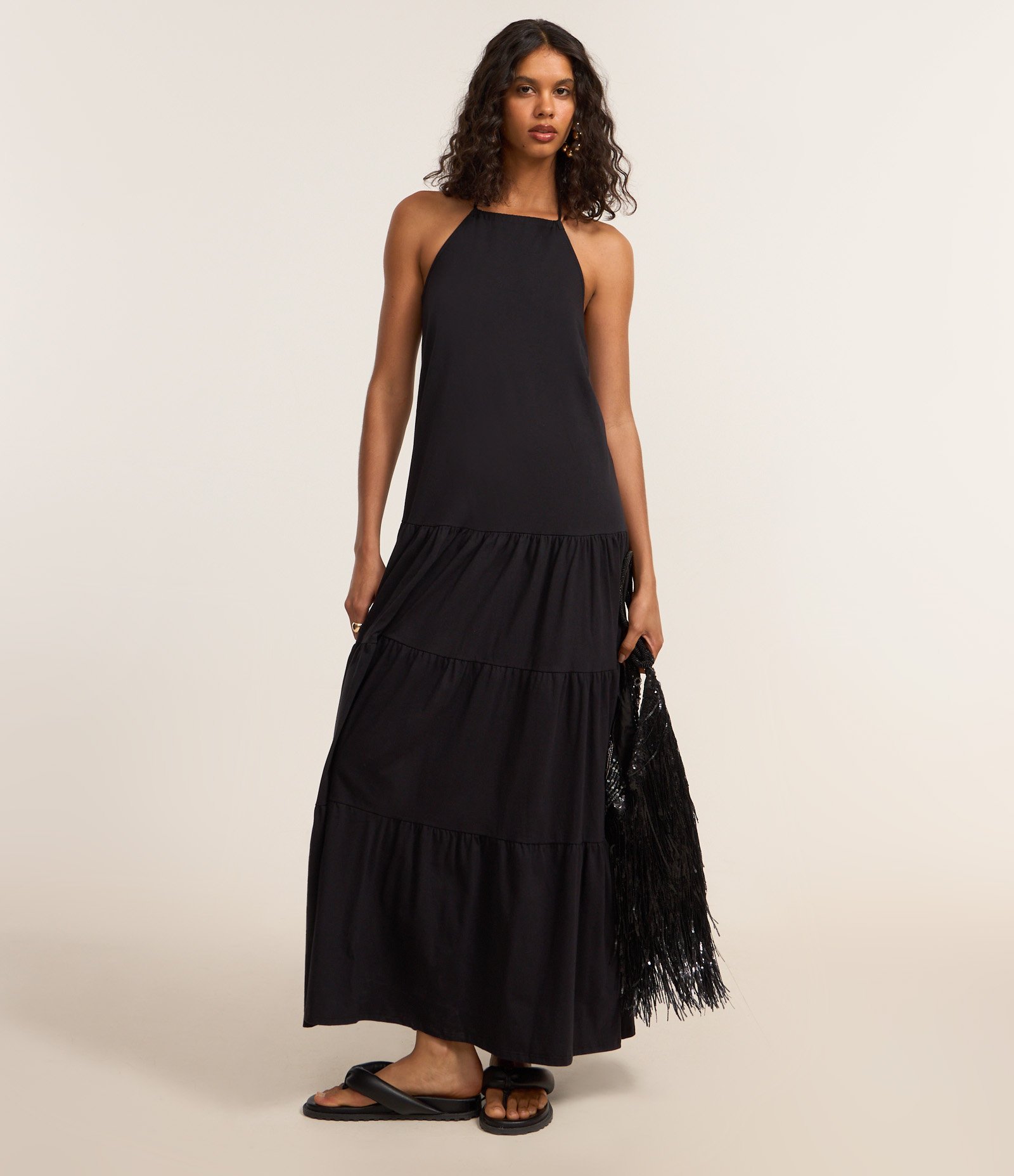 Vestido Longo Evasê com Decote Halter e Babados Preto 1