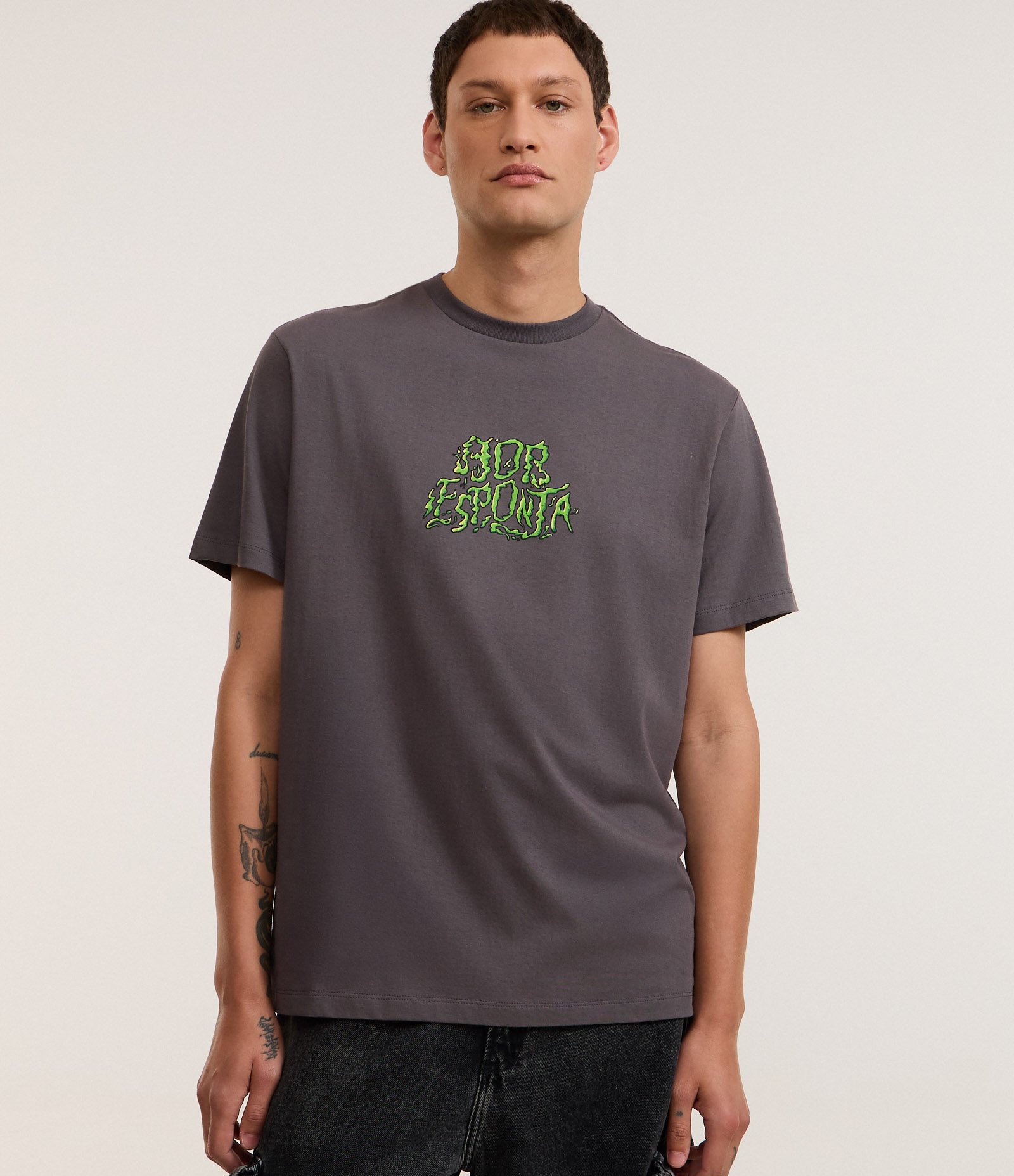 Camiseta Comfort em Meia Malha com Estampa Bob Esponja Cinza 2