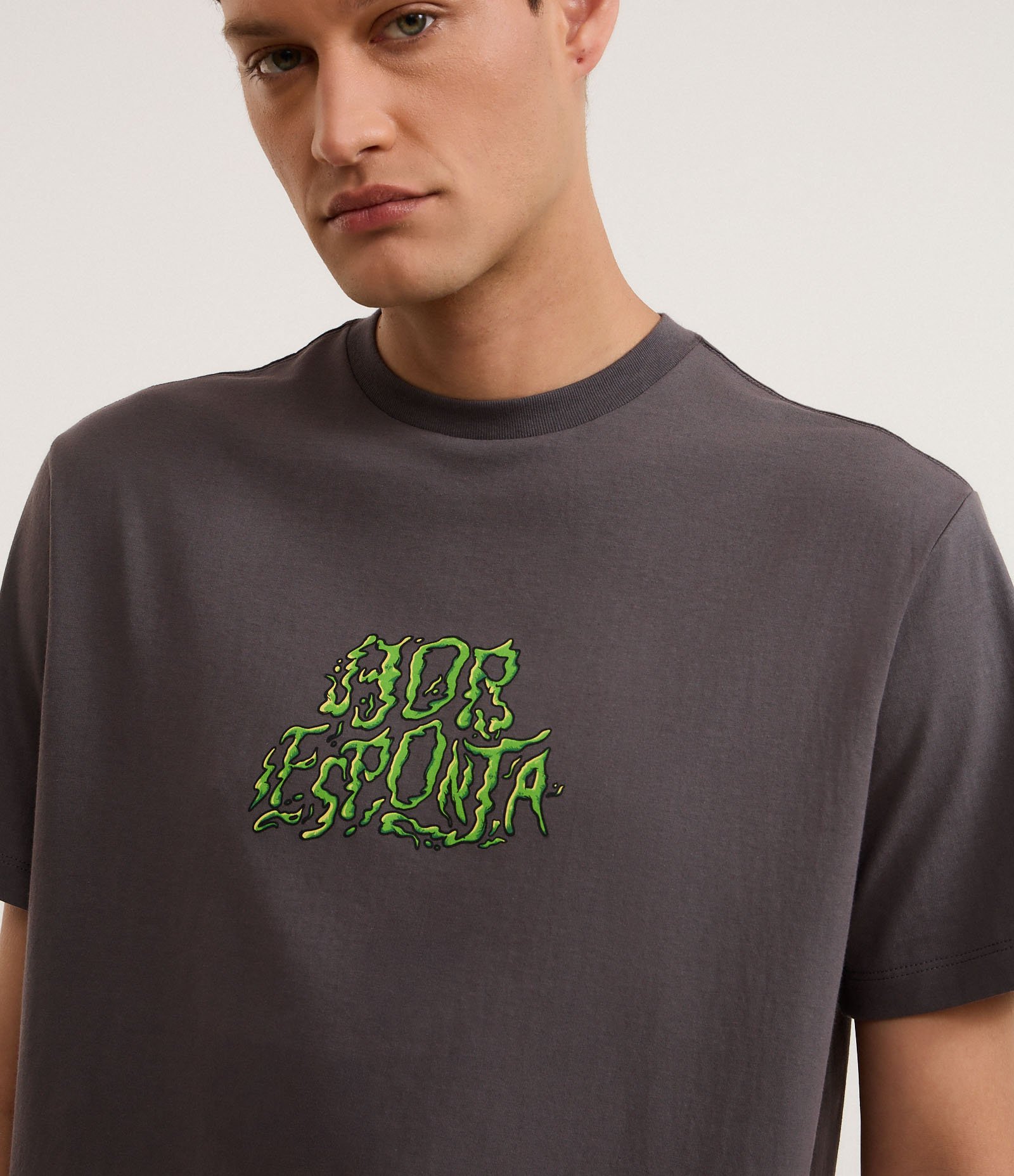 Camiseta Comfort em Meia Malha com Estampa Bob Esponja Cinza 4