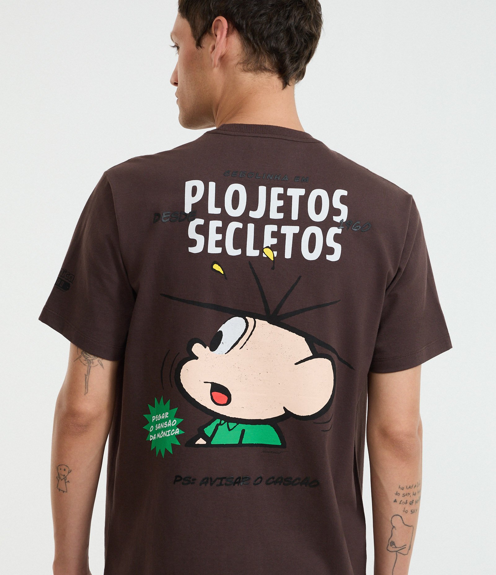 Camiseta Regular em Algodão com Estampa Plojetos Secletos Cebolinha Marrom 1
