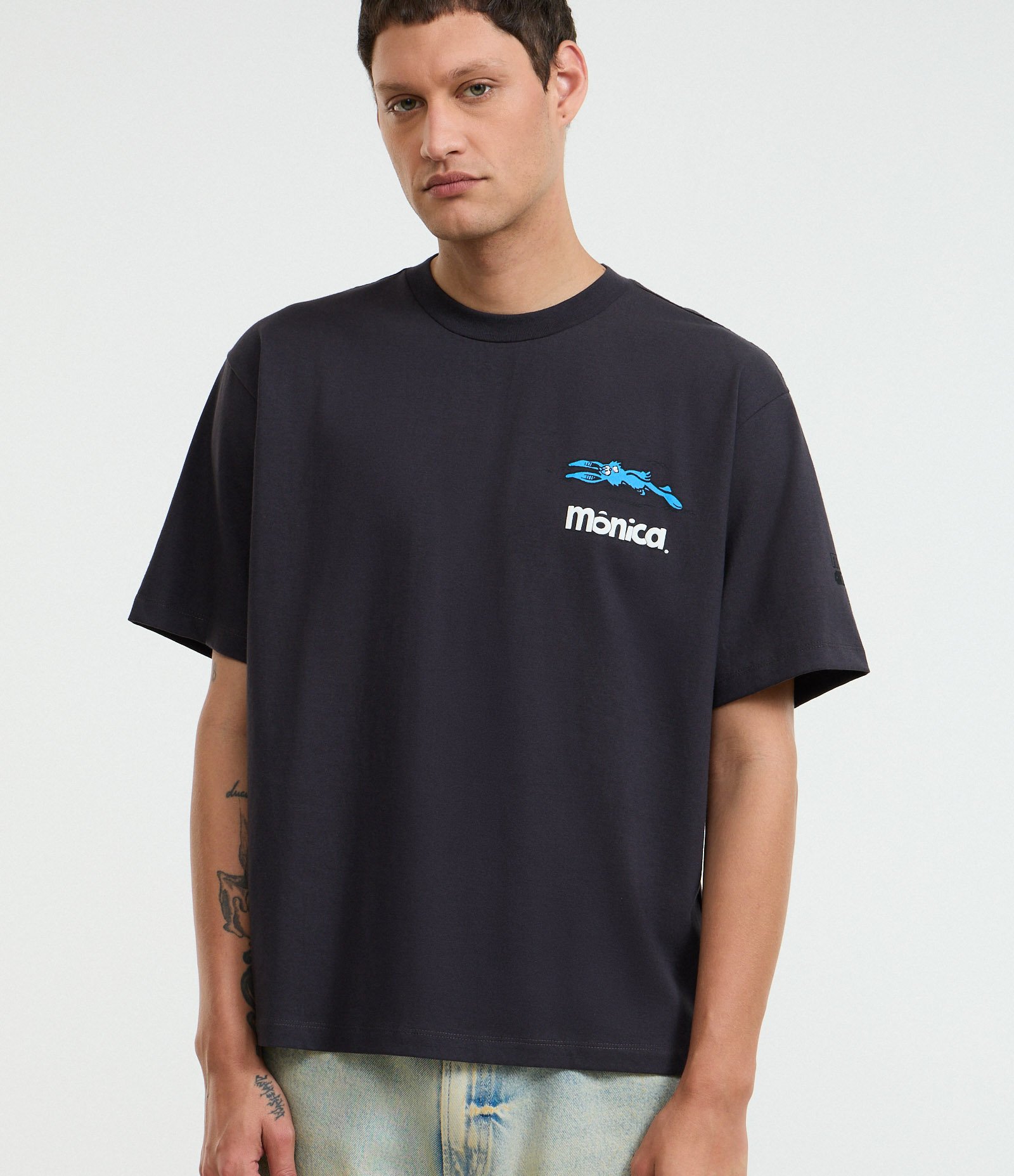 Camiseta Boxy em Algodão com Estampa Mônica e Sansão Preto 2