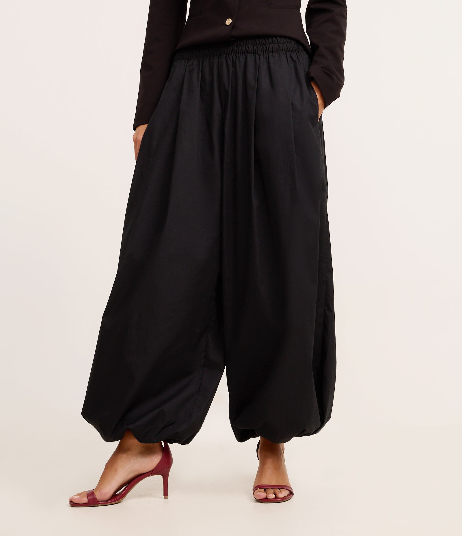 Calça Aladim em Tricoline com Elástico no Cós Preto 2