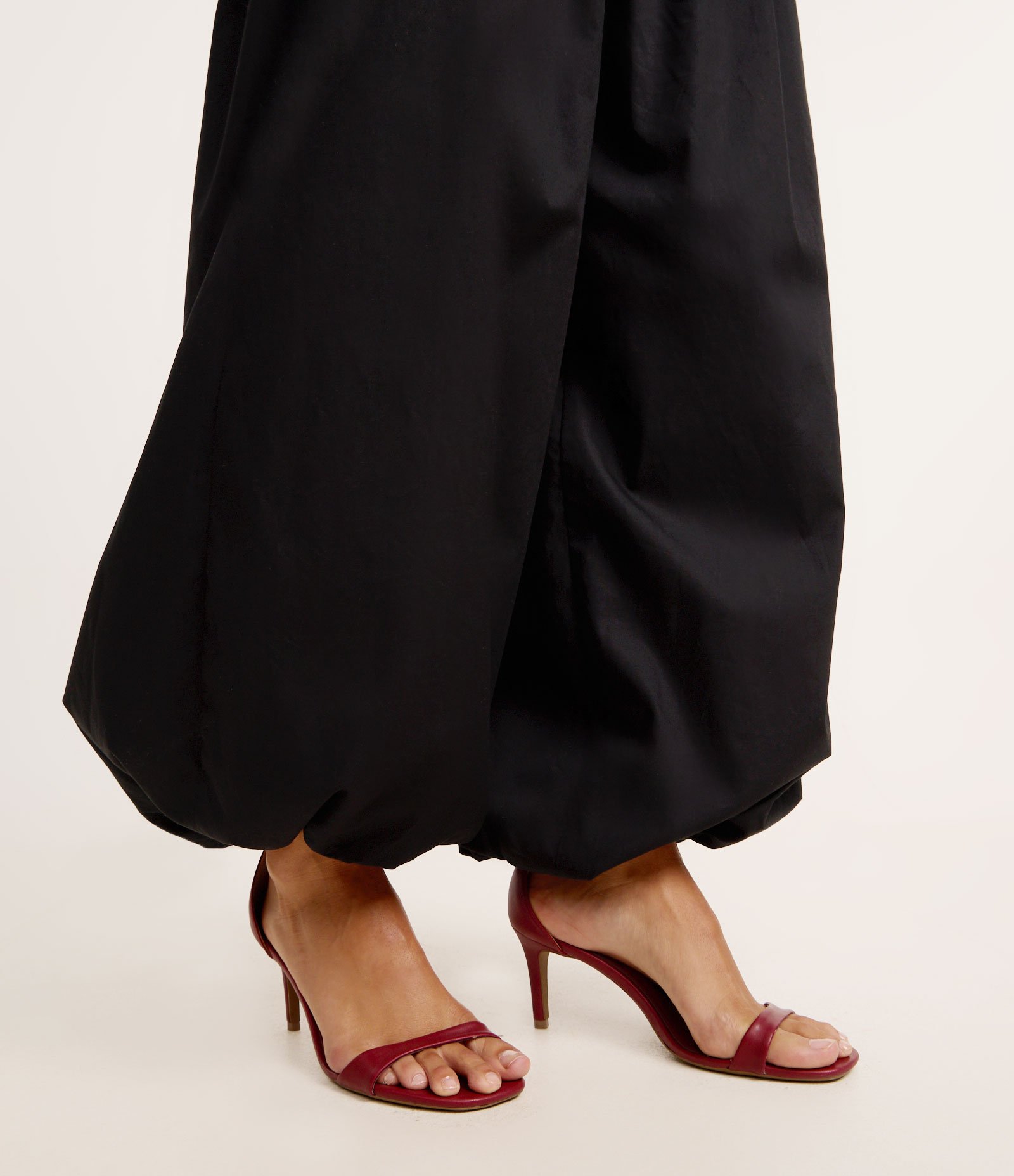 Calça Aladim em Tricoline com Elástico no Cós Preto 4