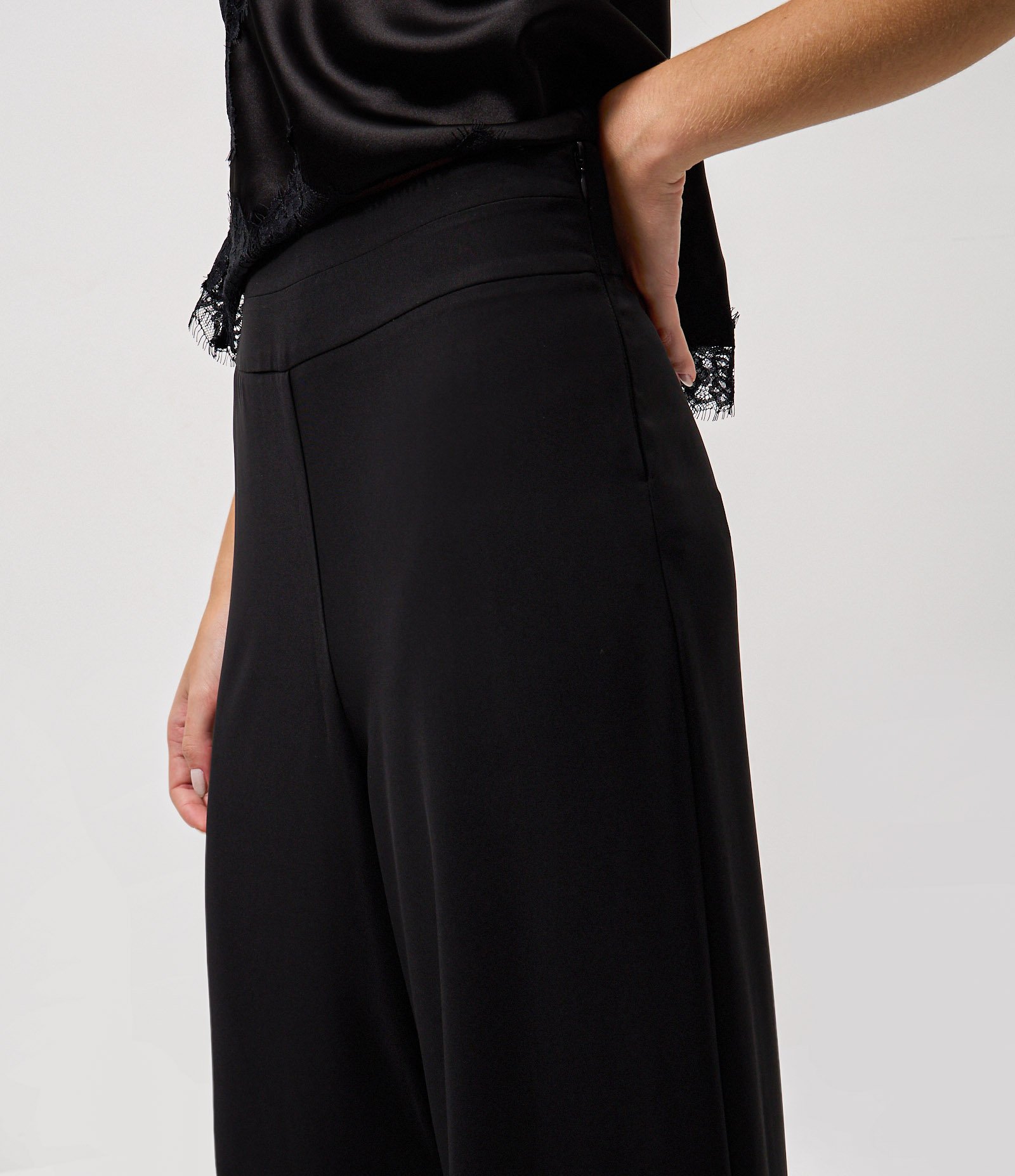 Calça Pantalona Alfaiatada com Cós e Pregas Preto 3