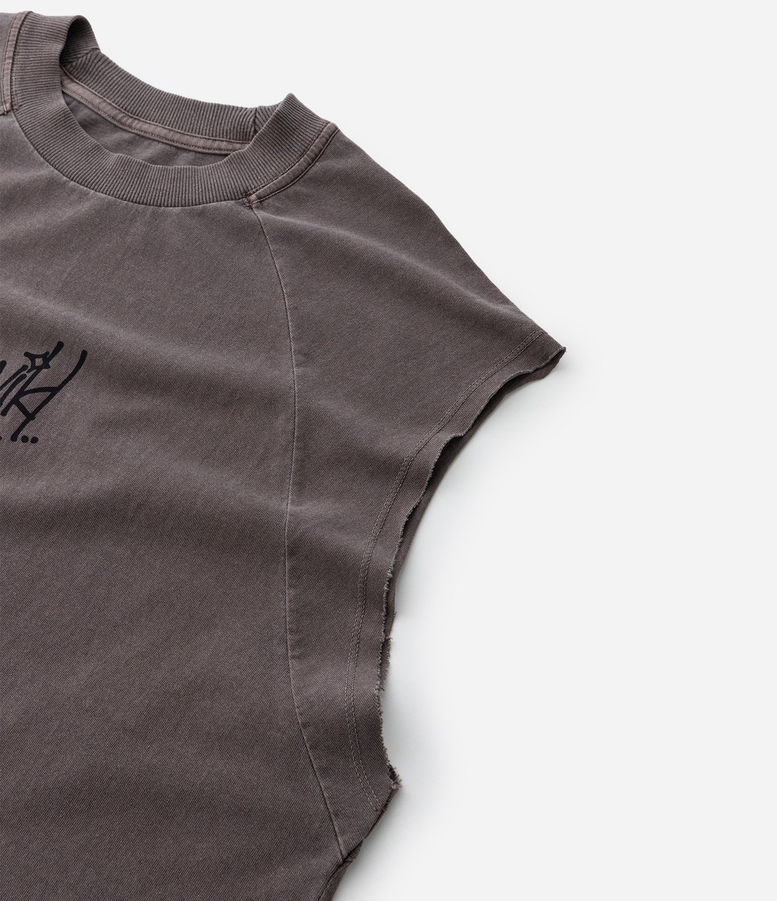 Regata Boxy em Algodão com Estampa Lettering e Efeito Estonado Marrom 9