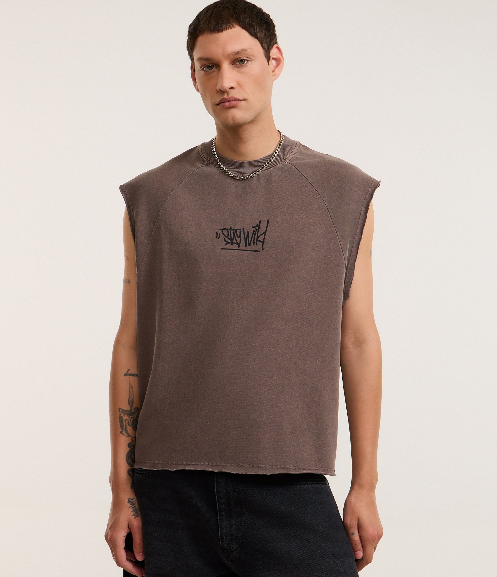 Regata Boxy em Algodão com Estampa Lettering e Efeito Estonado Marrom 1