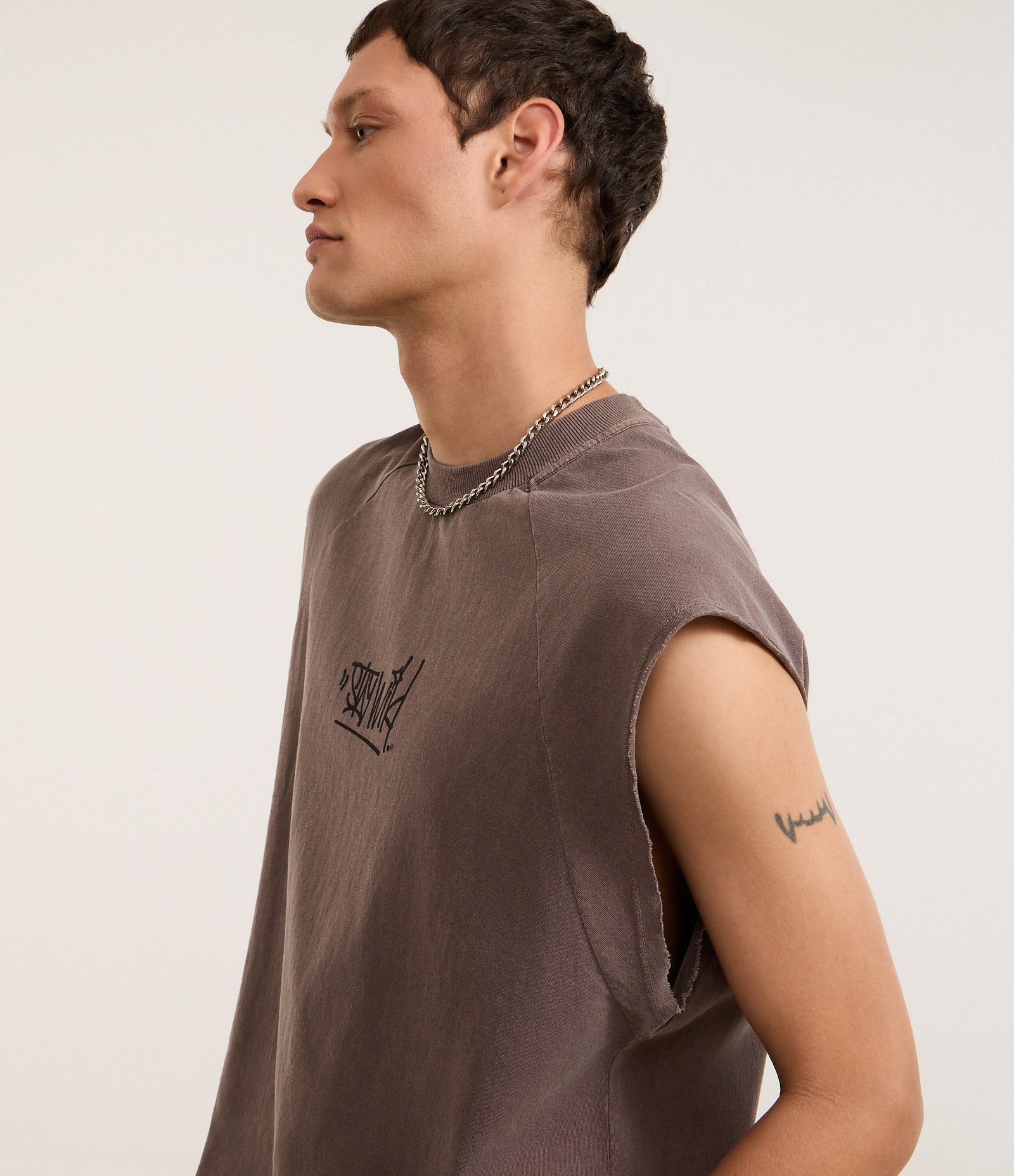 Regata Boxy em Algodão com Estampa Lettering e Efeito Estonado Marrom 3