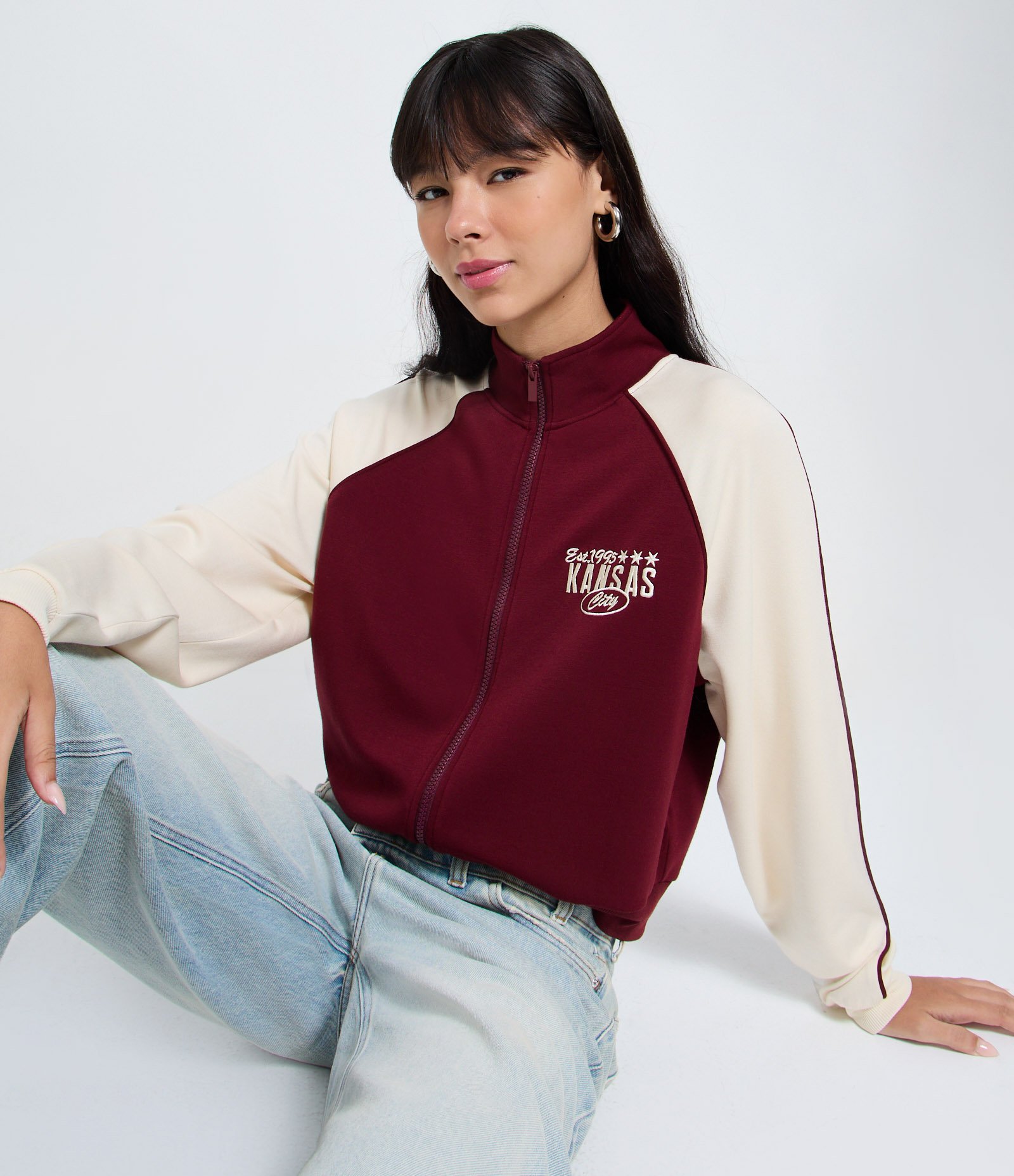 Casaco Moletom com Bordado Lettering e Mangas Contrastantes Bordô/Off-White 1