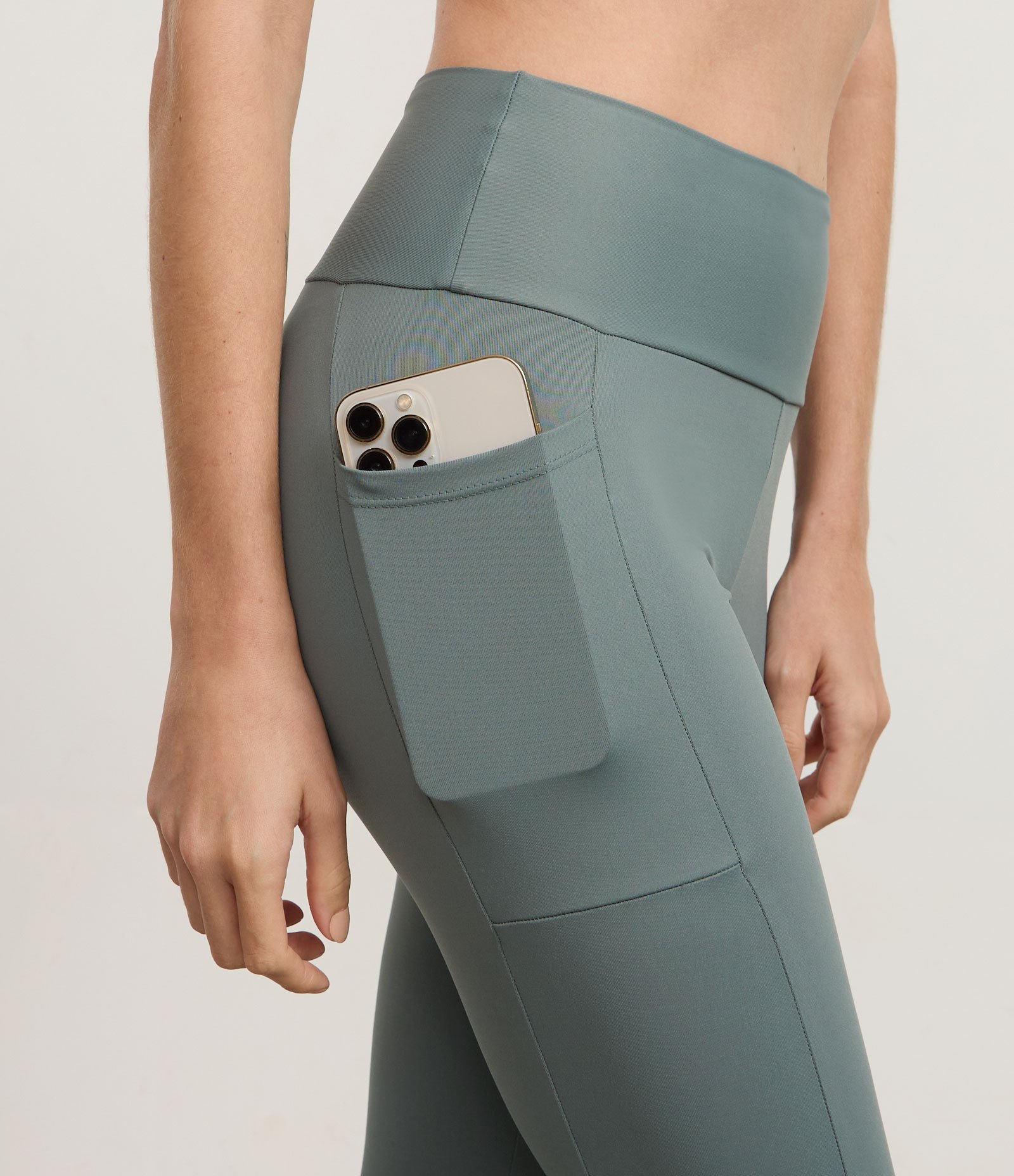 Calça Legging Esportiva com Bolsos Laterais Verde 3