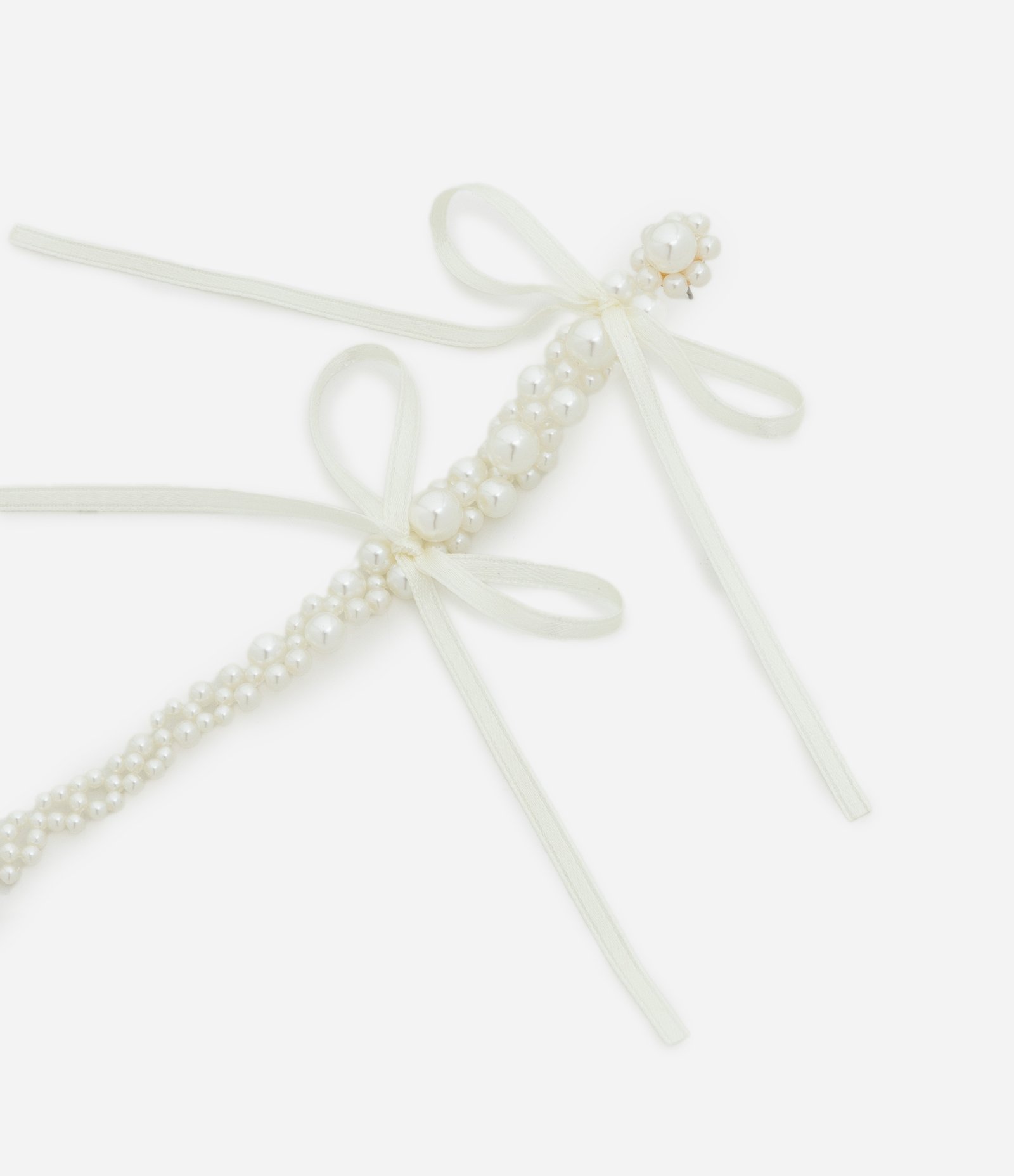 Brinco Fio com Pérolas Artificiais e Lacinhos Off White 2