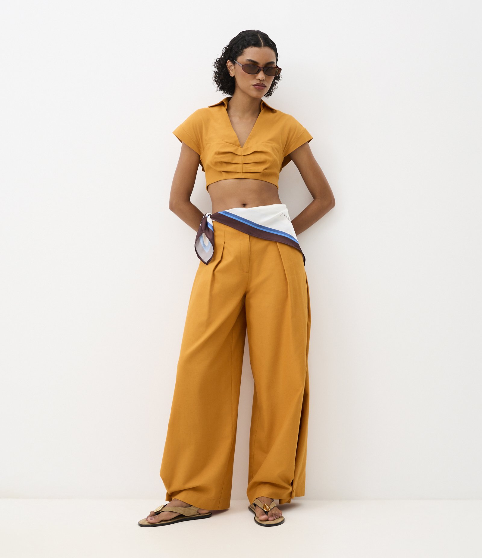 Camisa Cropped em Algodão com Linho e Pregas no Busto Amarelo 3