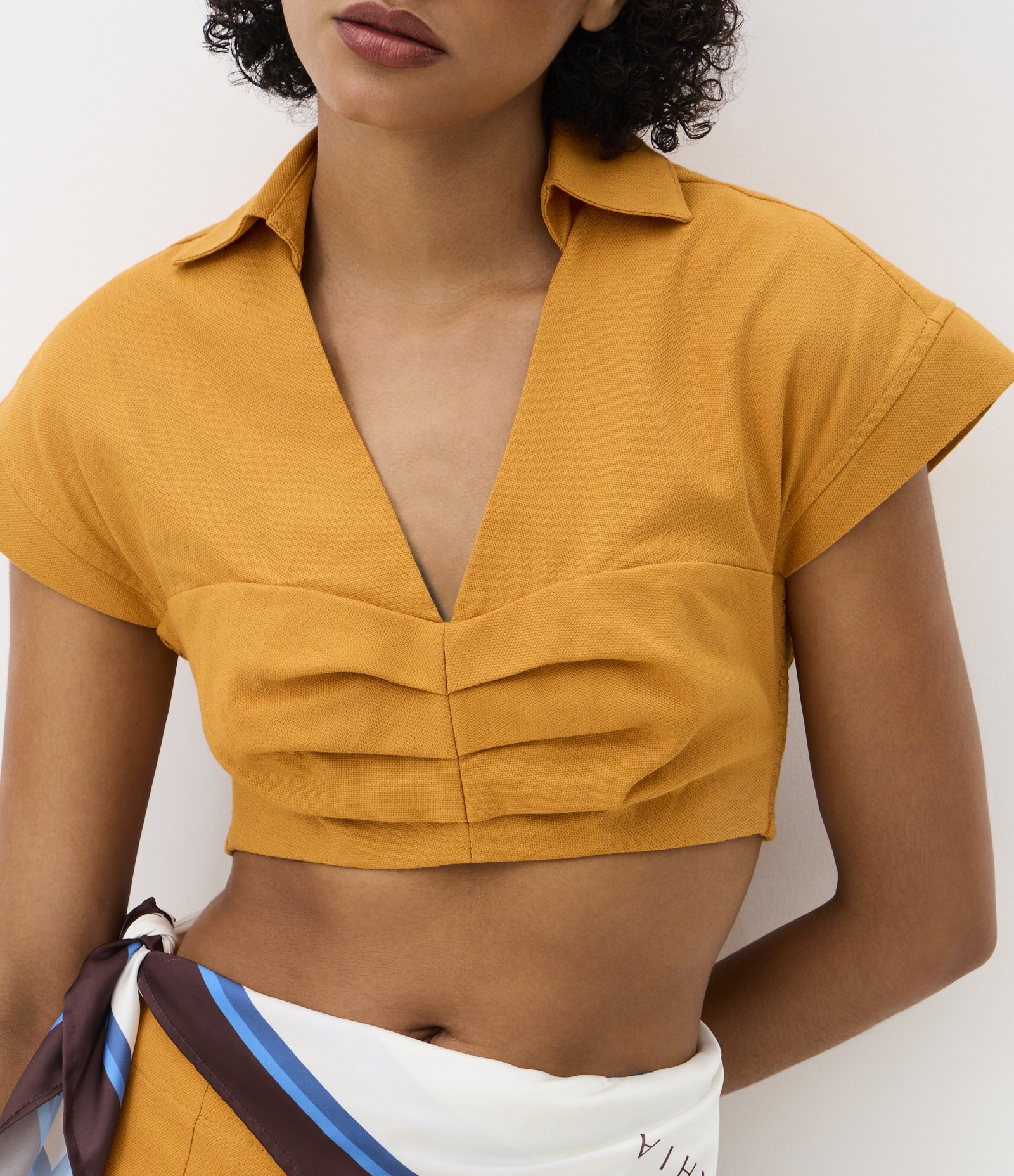 Camisa Cropped em Algodão com Linho e Pregas no Busto Amarelo 4