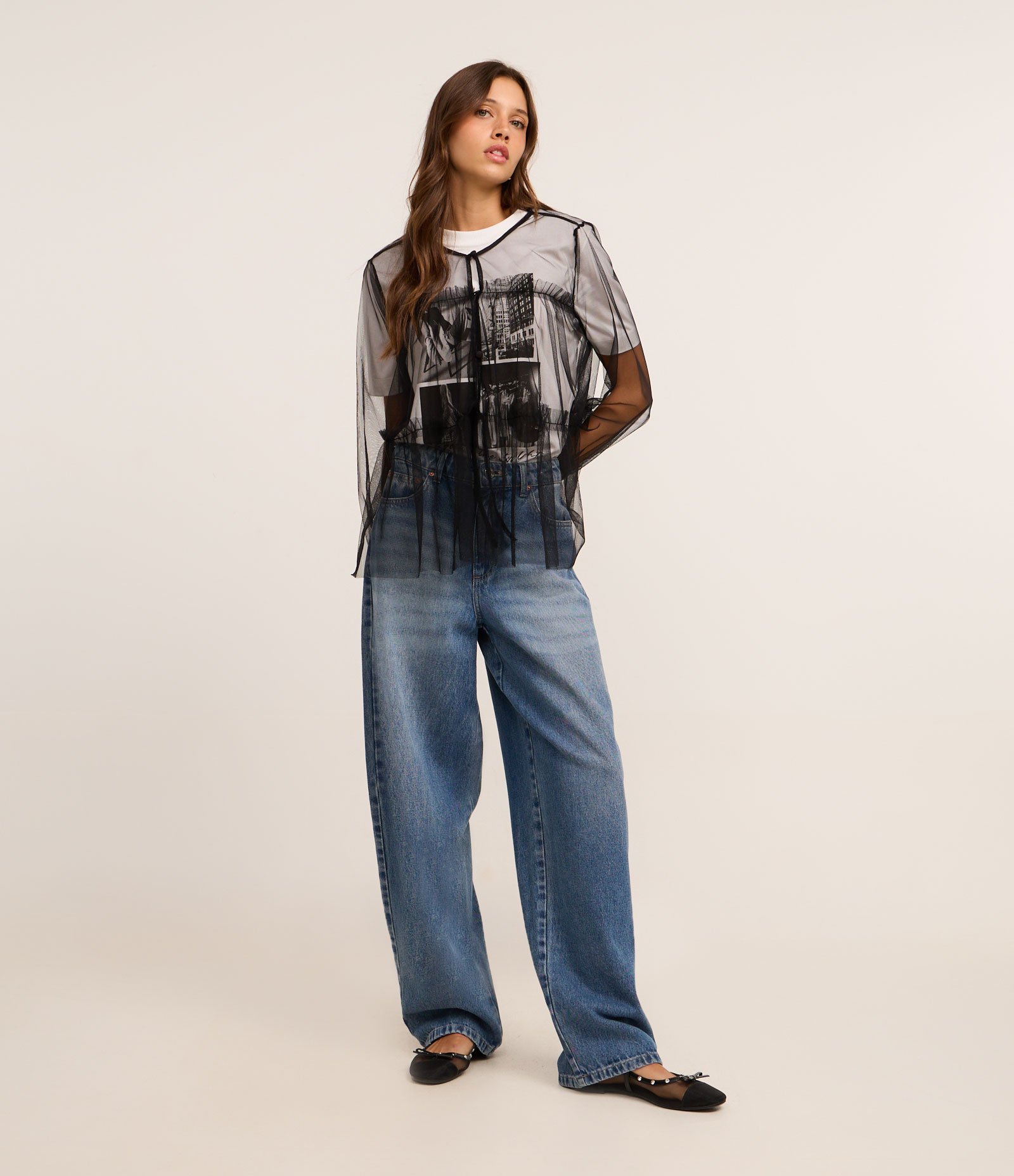 Blusa em Tule com Recortes e Abotoamento Frontal Preto 2