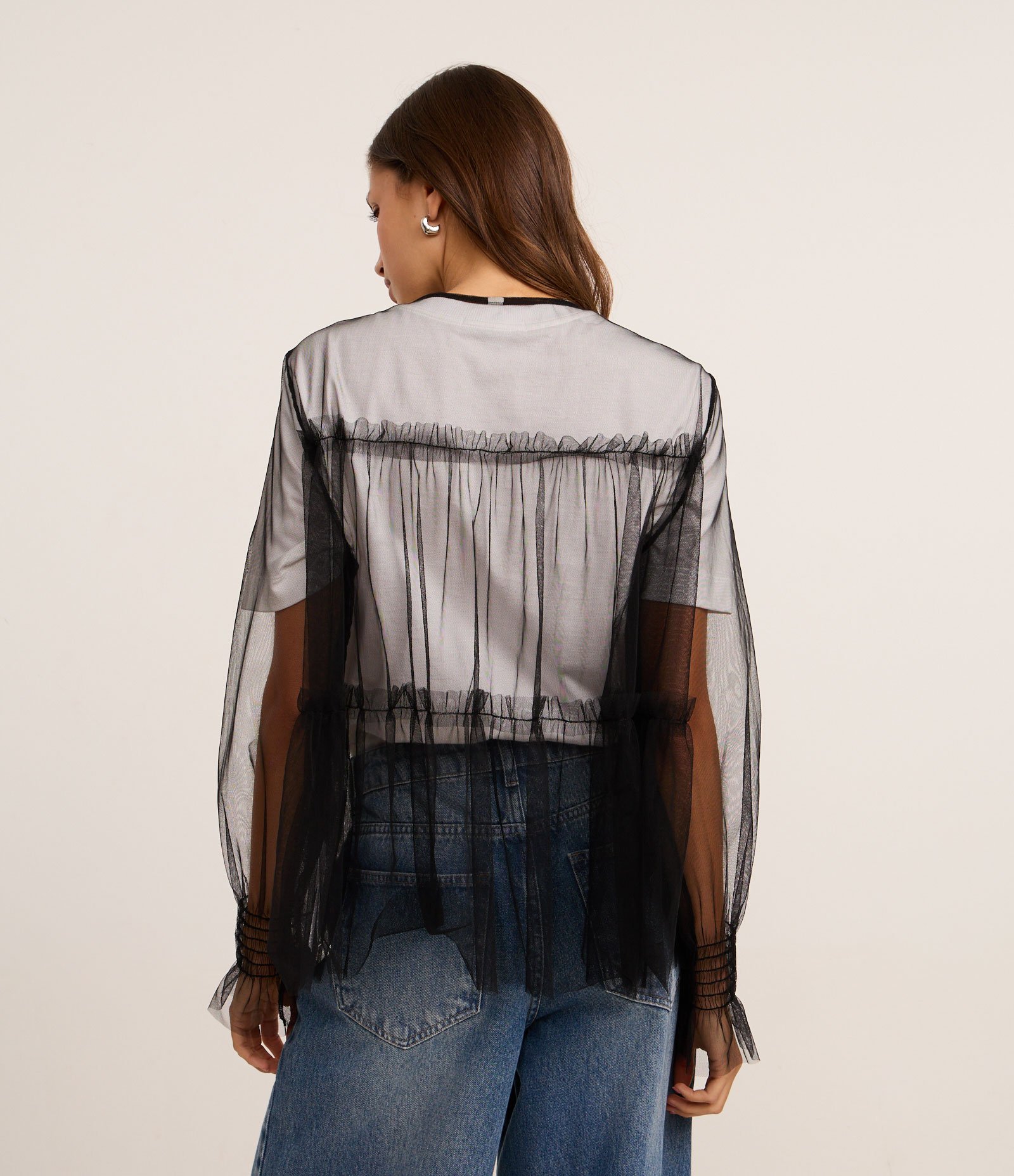 Blusa em Tule com Recortes e Abotoamento Frontal Preto 3