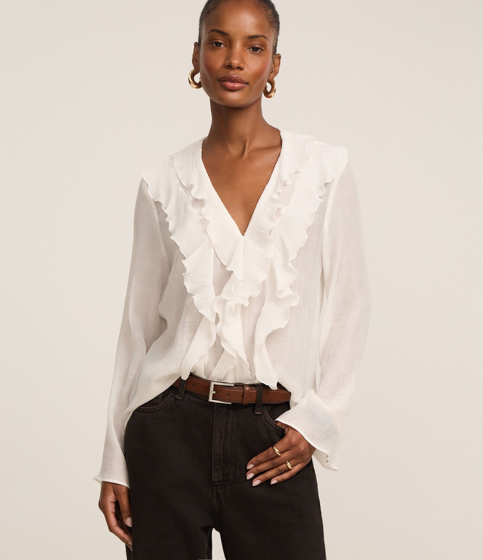 Blusa Texturizada em Viscose com Babado de Decote Branco 1